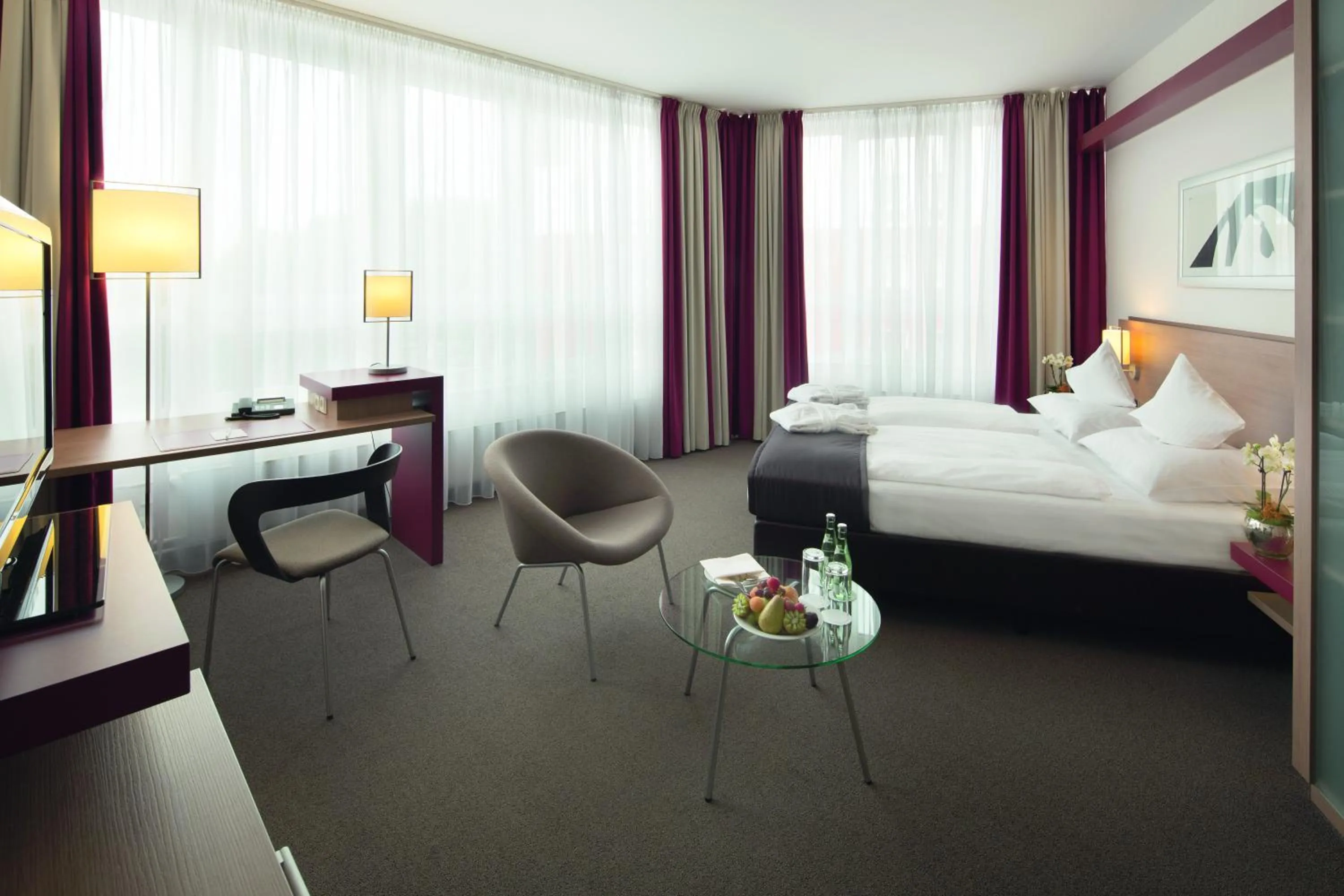Photo of the whole room, Bed in Mövenpick Hotel Münster am Aasee