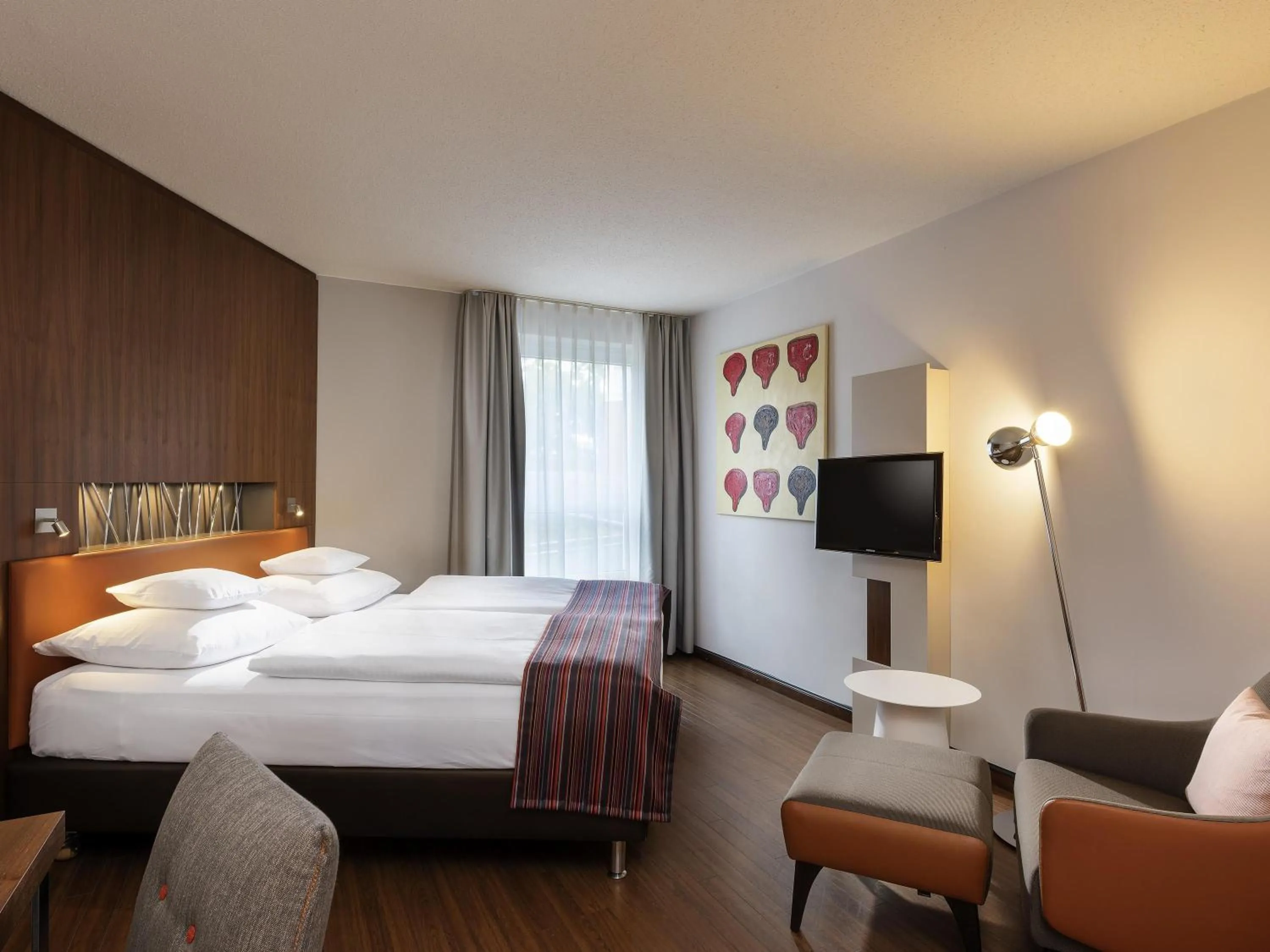 Property building, Bed in Mövenpick Hotel Münster am Aasee