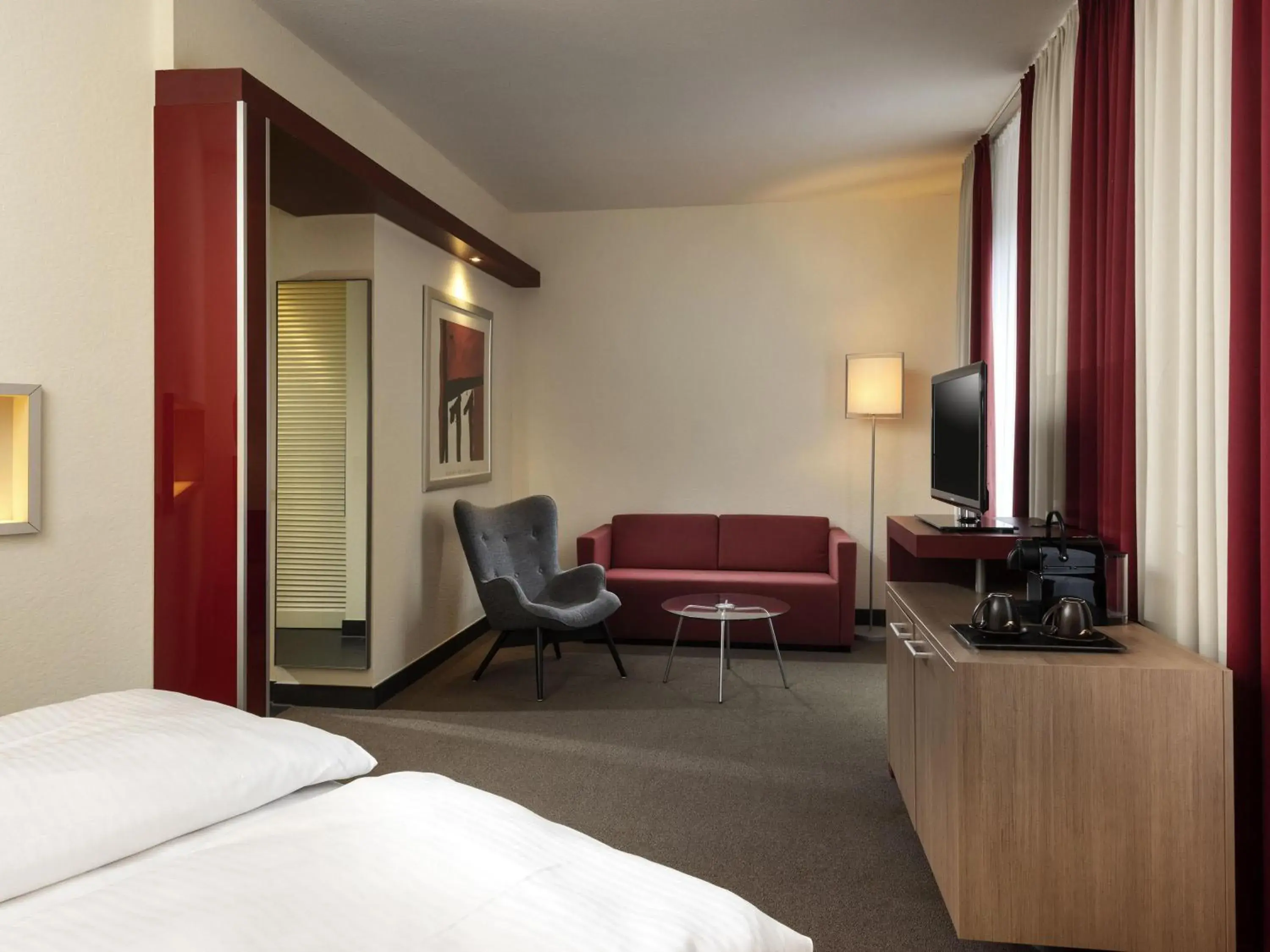 Bedroom, Bed in Mövenpick Hotel Münster am Aasee Bedroom, Bed in Mövenpick Hotel Münster am Aasee