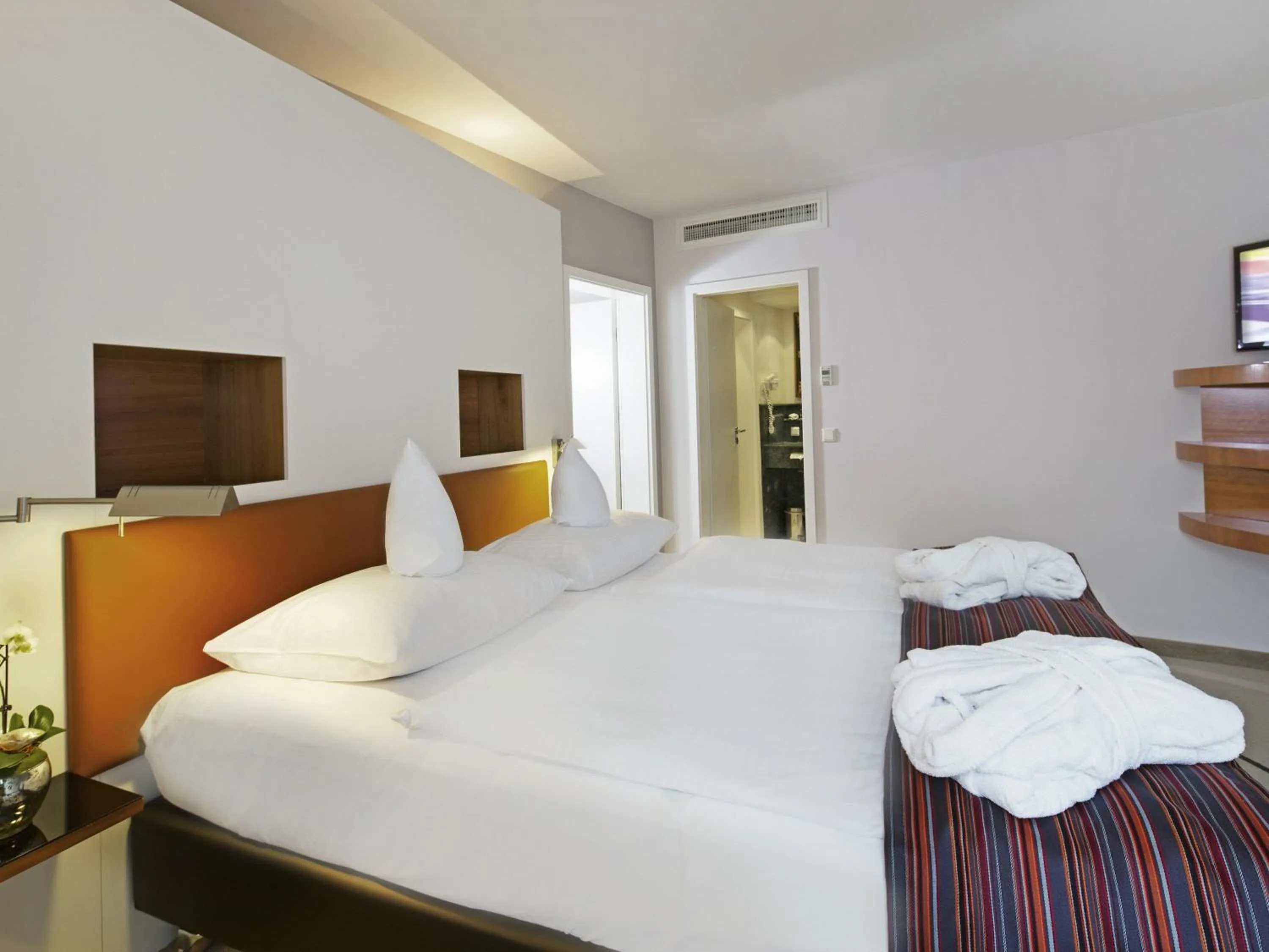 Bedroom, Bed in Mövenpick Hotel Münster am Aasee