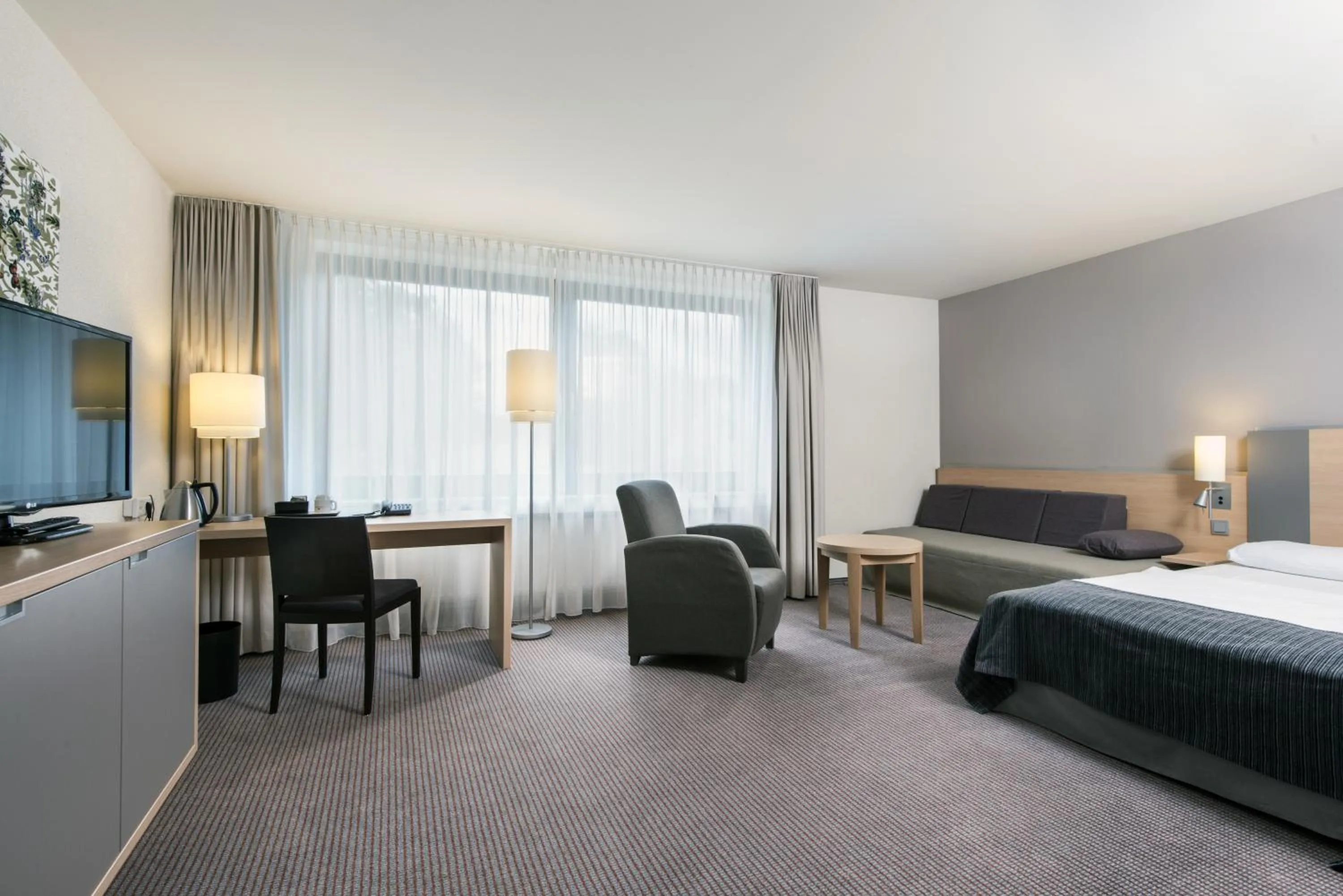 Photo of the whole room, Bed in Mercure Hotel Düsseldorf Neuss