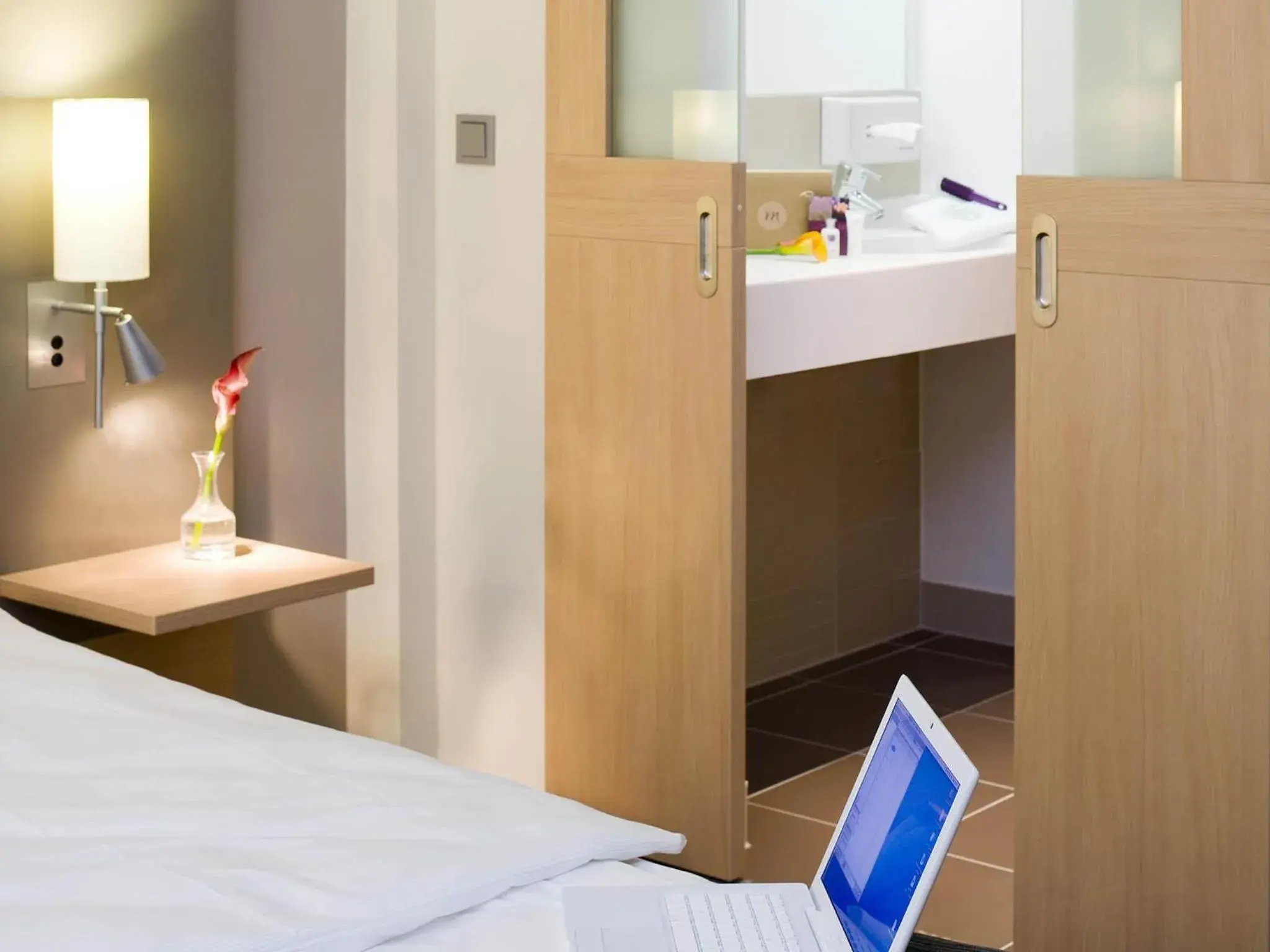 Bedroom, Bed in Mercure Hotel Düsseldorf Neuss Bedroom, Bed in Mercure Hotel Düsseldorf Neuss