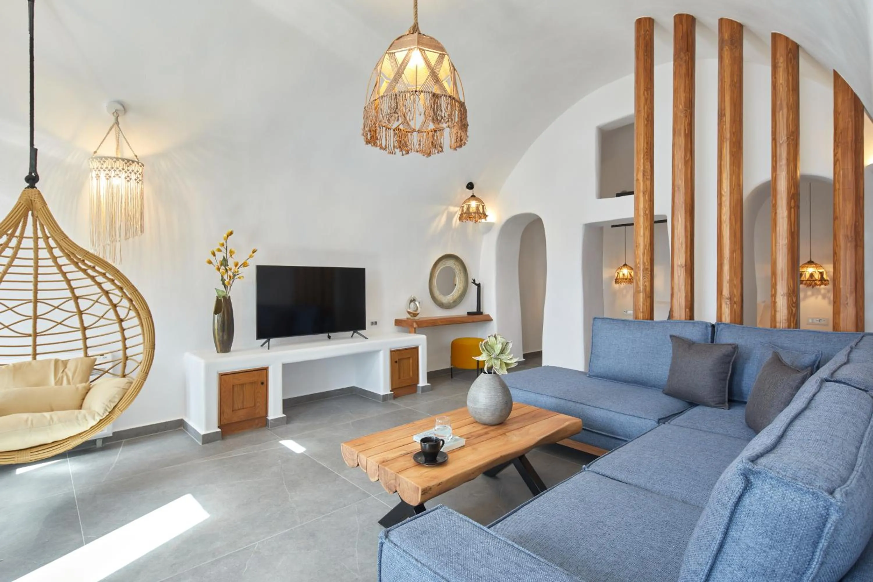 TV and multimedia in Allure Breeze Suites