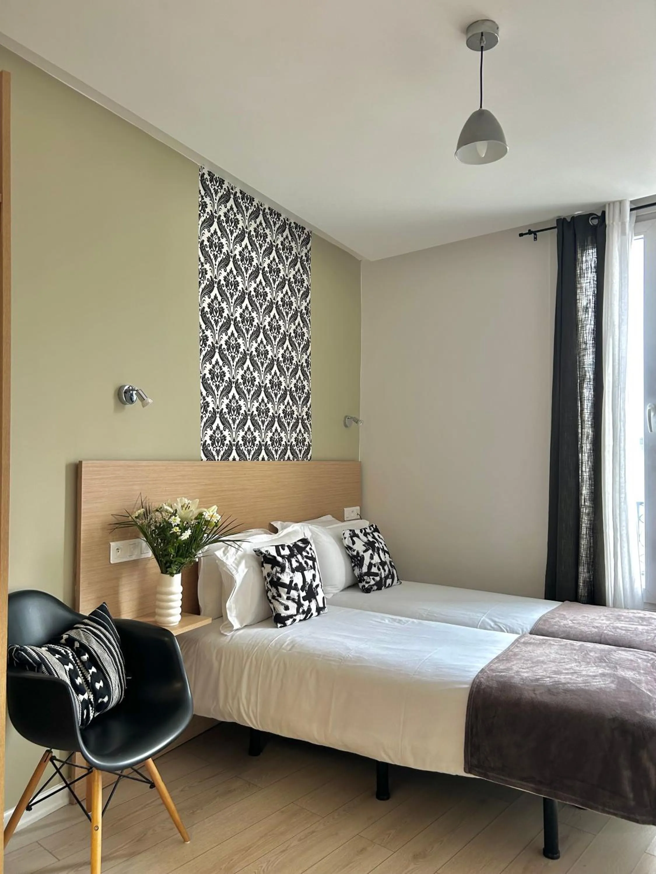 Bedroom, Bed in Hôtel Le National Clichy Paris