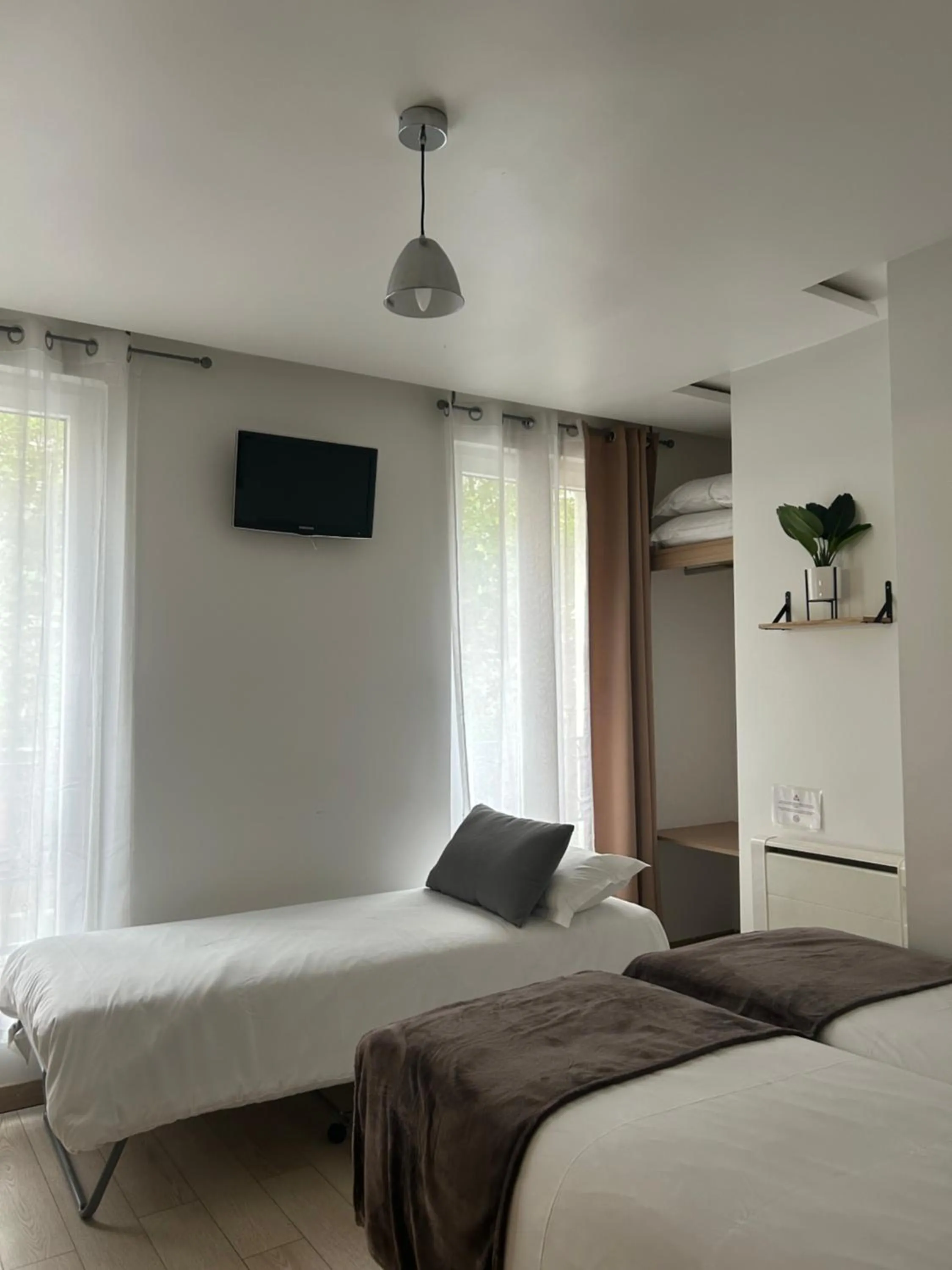 Bed in Hôtel Le National Clichy Paris