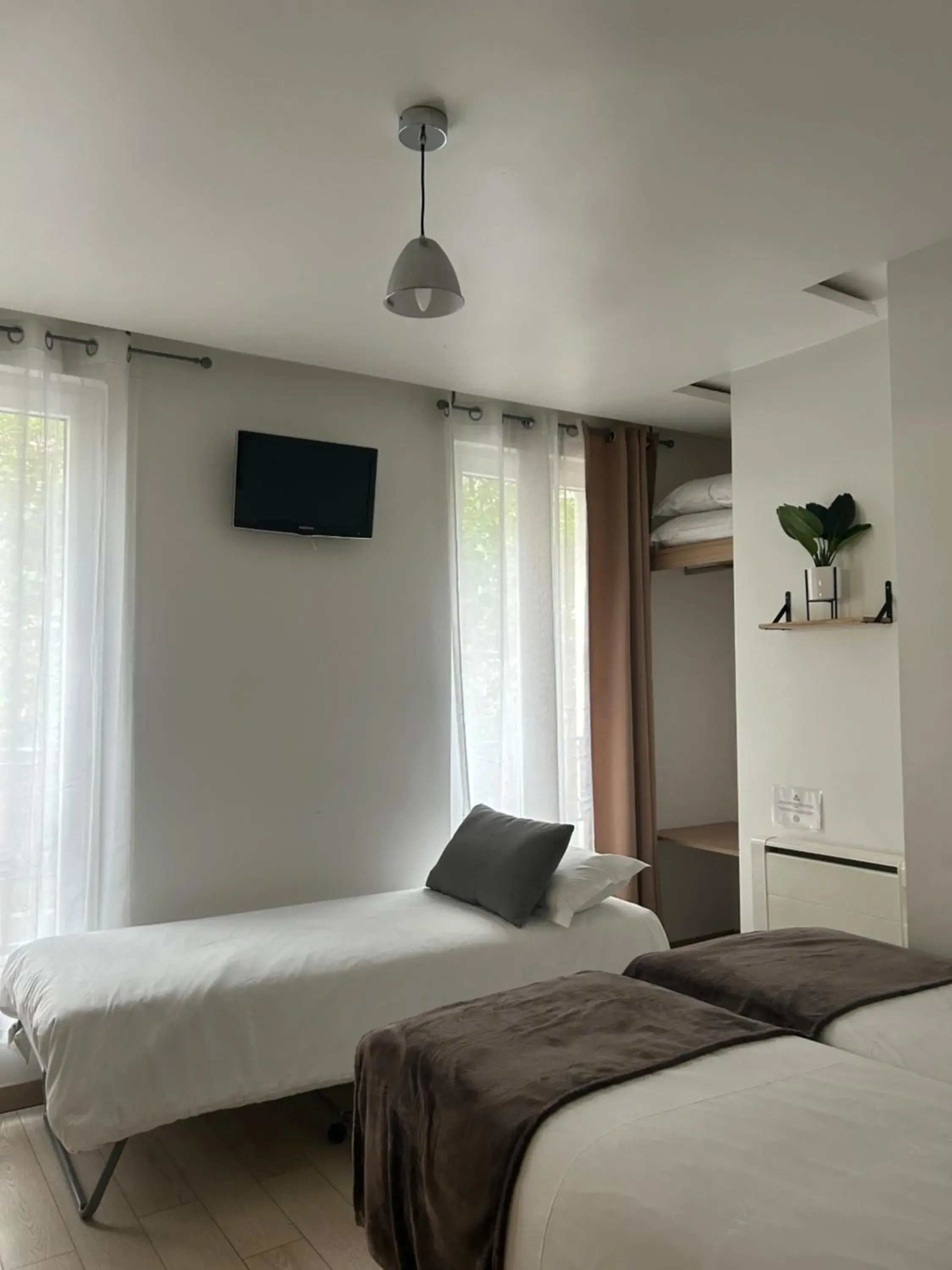 Bed in Hôtel Le National Clichy Paris Bed in Hôtel Le National Clichy Paris