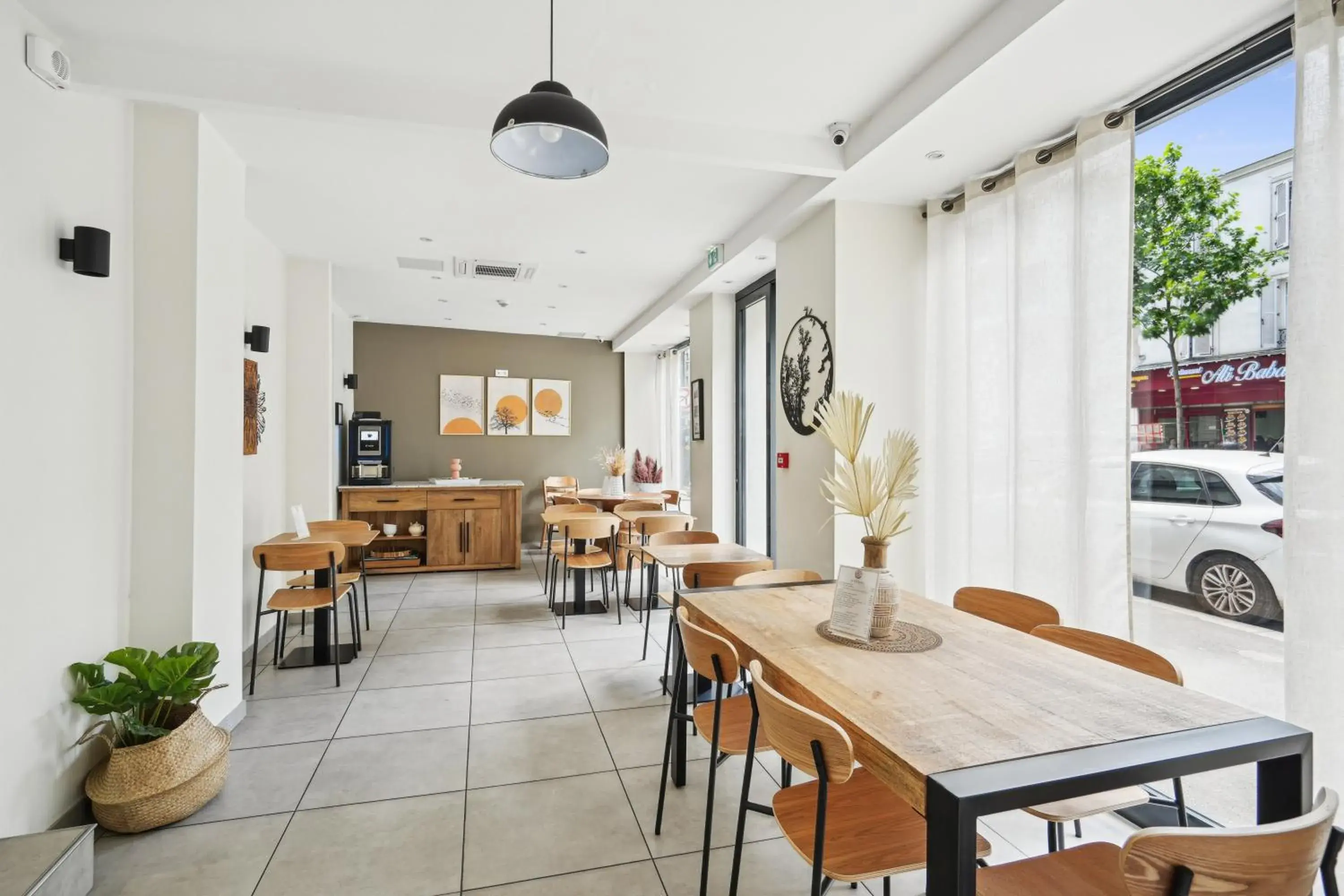 Lobby or reception in Hôtel Le National Clichy Paris Lobby or reception in Hôtel Le National Clichy Paris