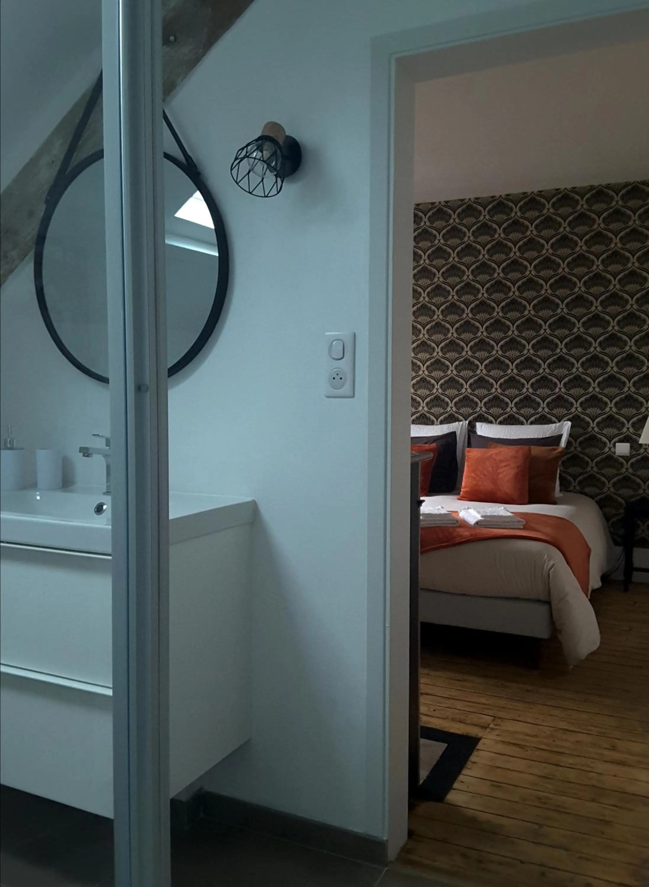 Photo of the whole room, Bed in La Maison de Ville