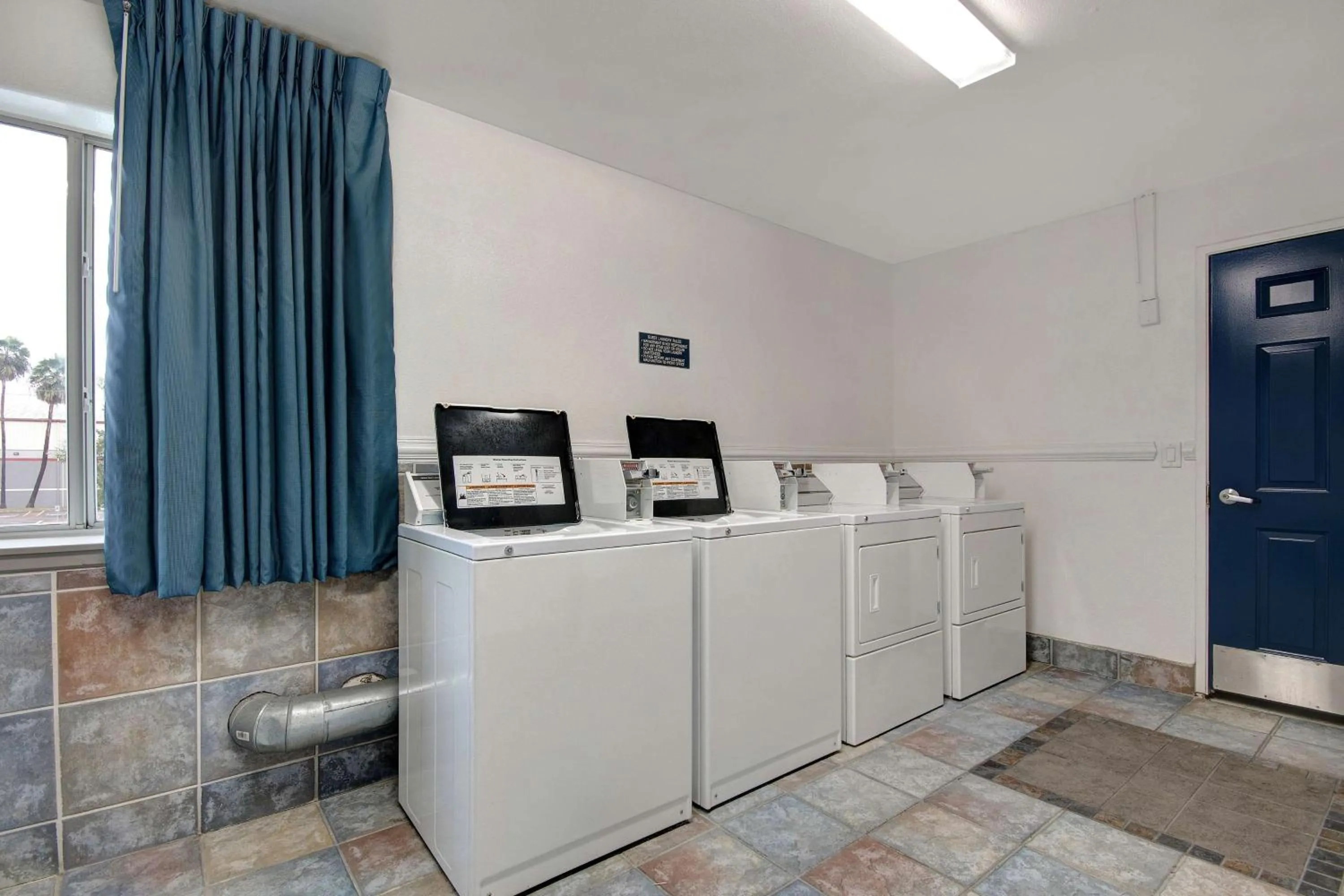 Property building in Motel 6-Pharr, TX