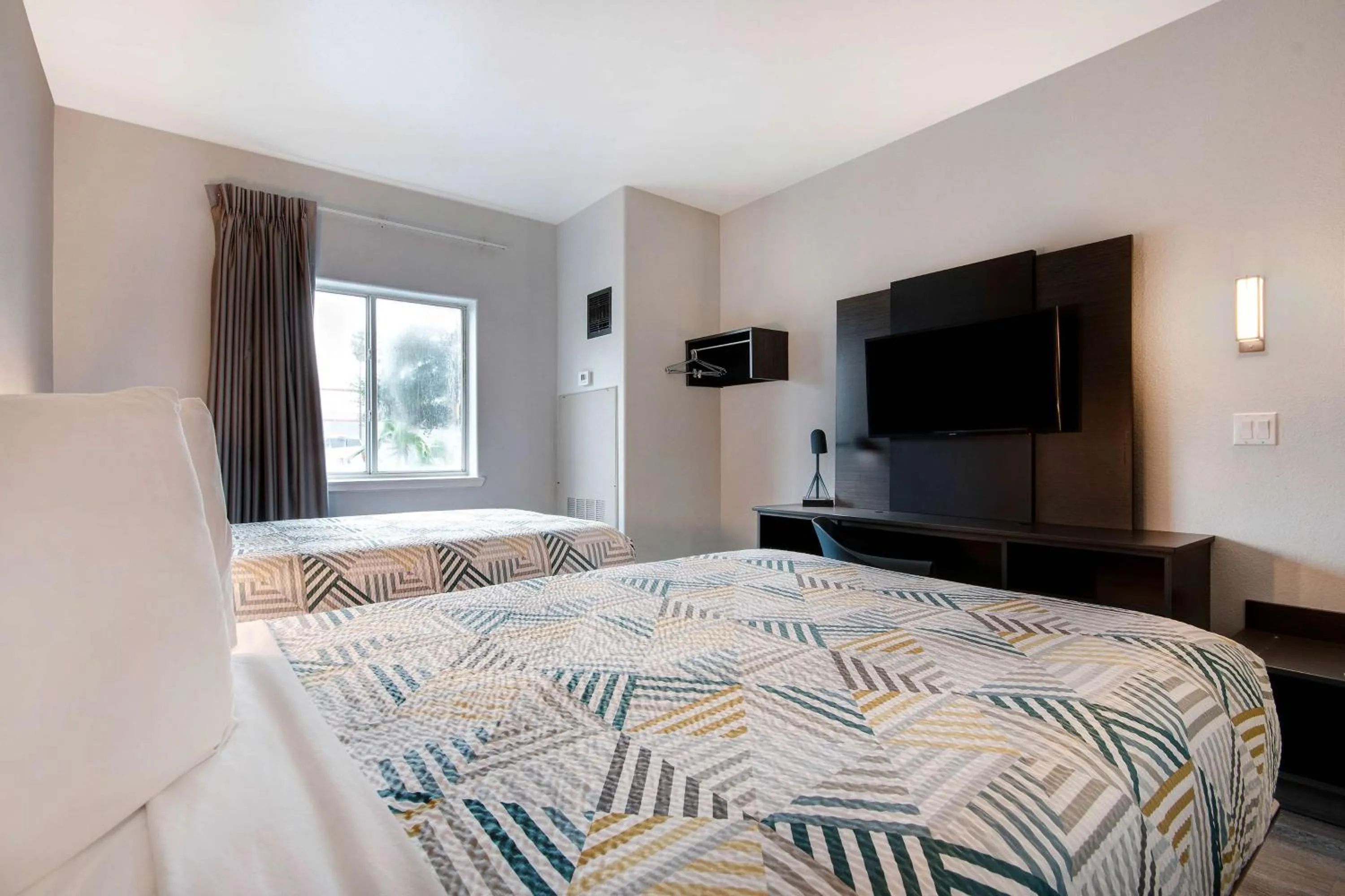 Bedroom, Bed in Motel 6-Pharr, TX