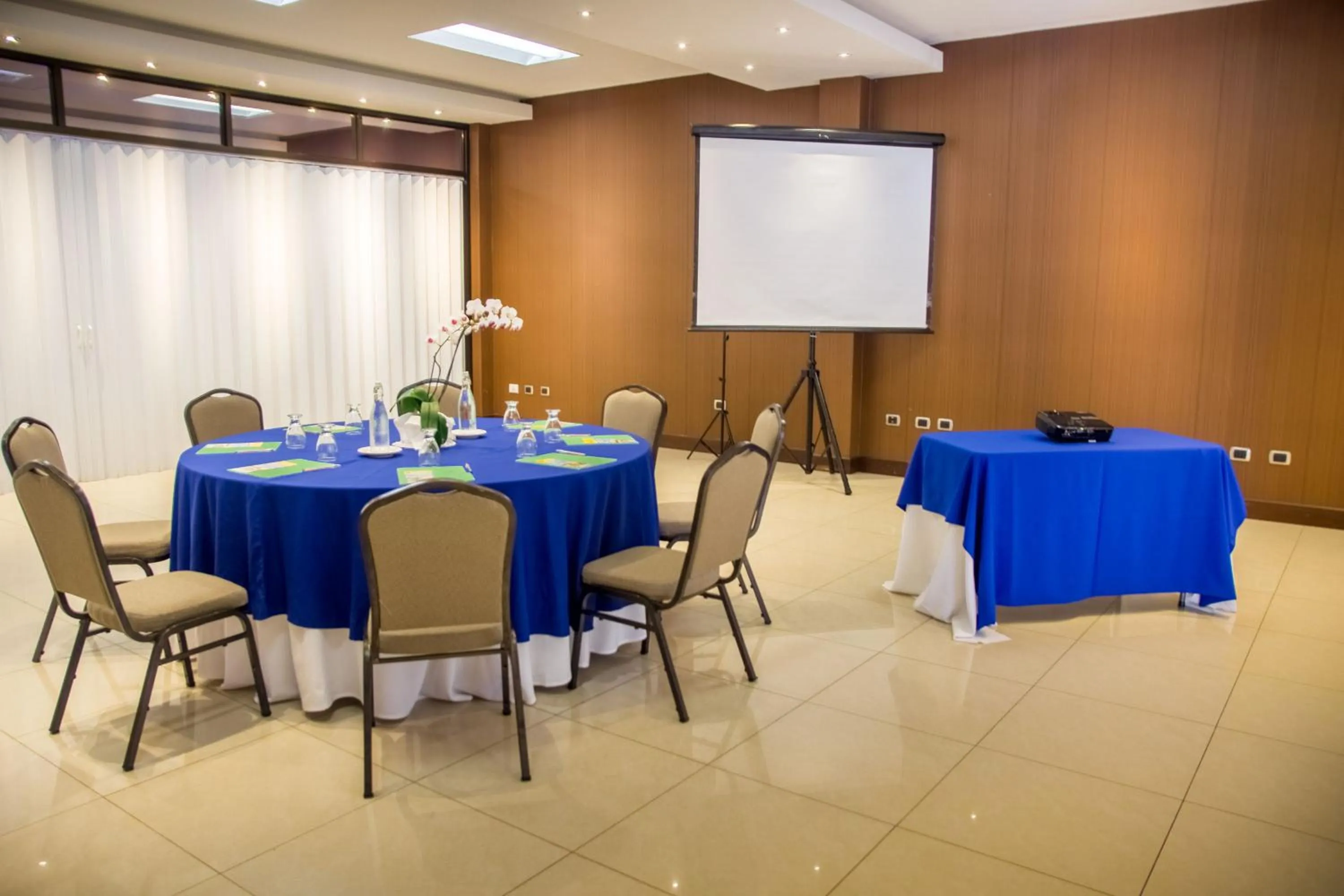 Meeting/conference room in Hotel y Restaurante El Guarco