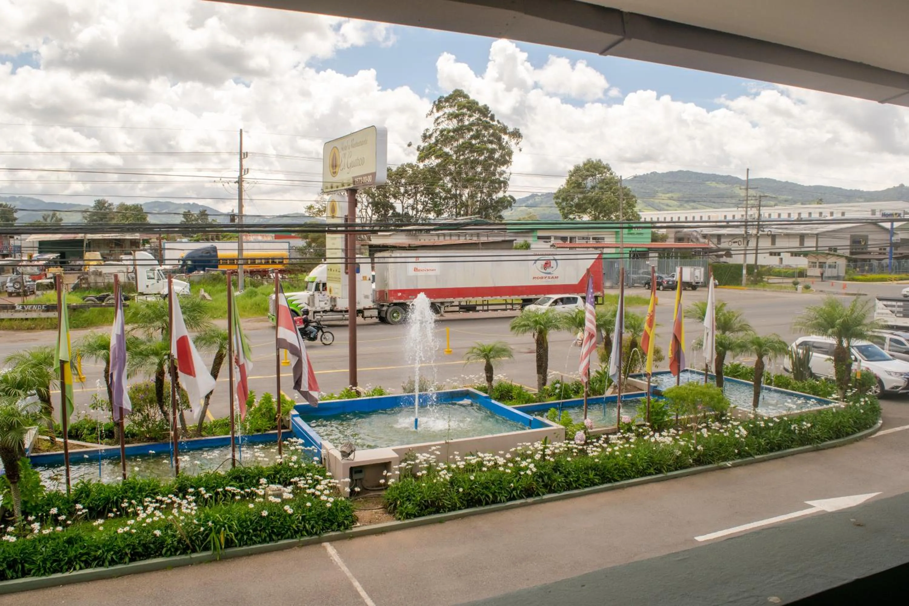 Property building in Hotel y Restaurante El Guarco