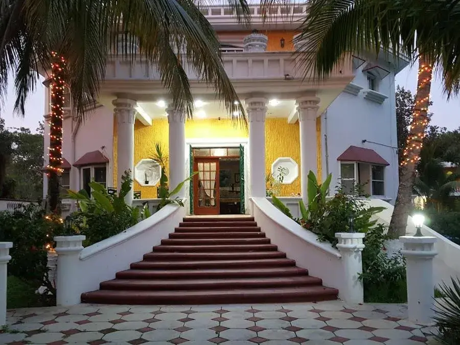 Budget Double Room in Mansion Giahn Bed & Breakfast Budget Double Room in Mansion Giahn Bed & Breakfast