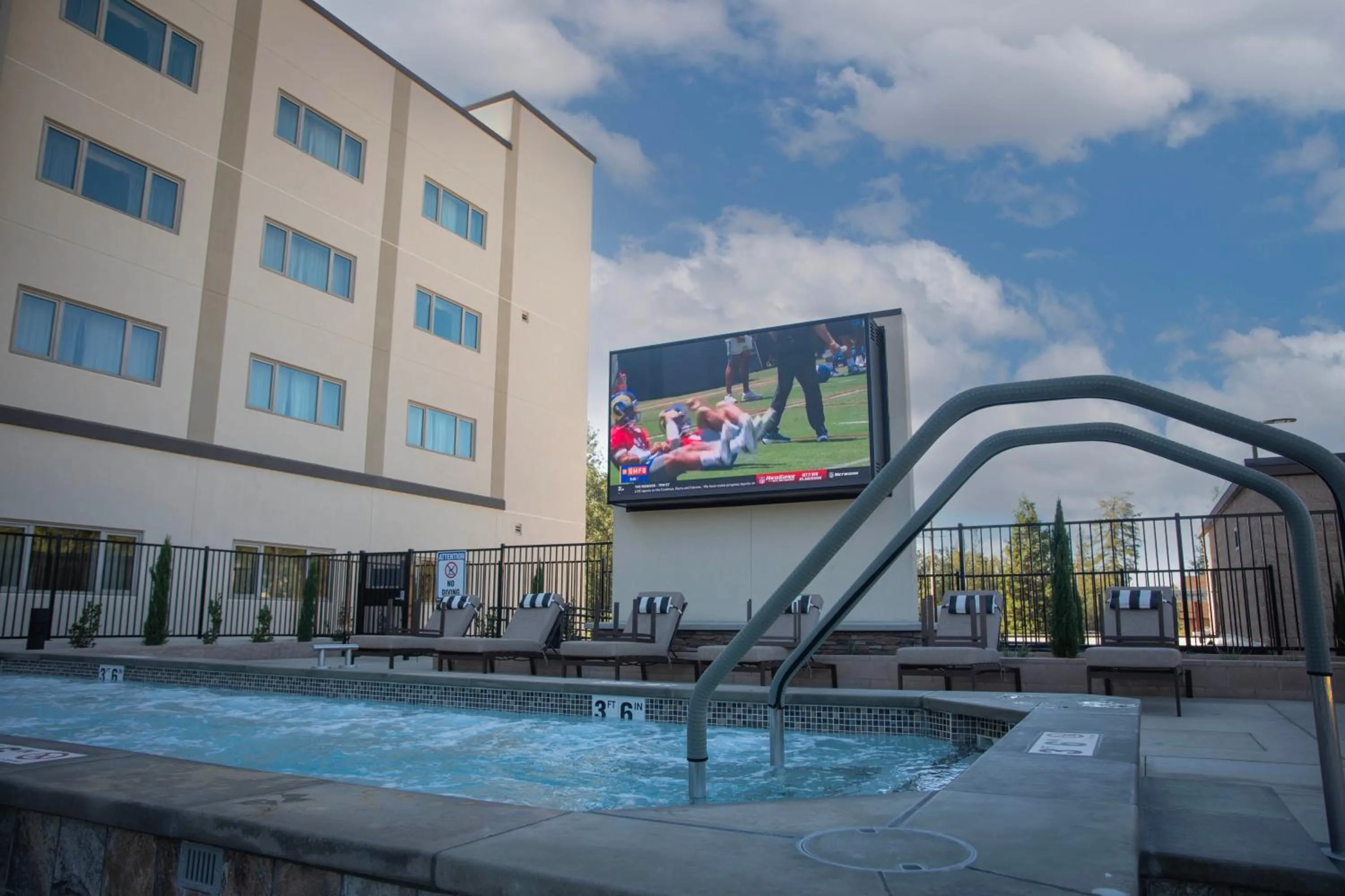 Hot Tub in The Hotel at Black Oak Casino Resort