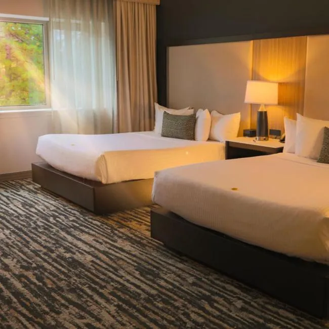 Deluxe Queen Room in The Hotel at Black Oak Casino Resort