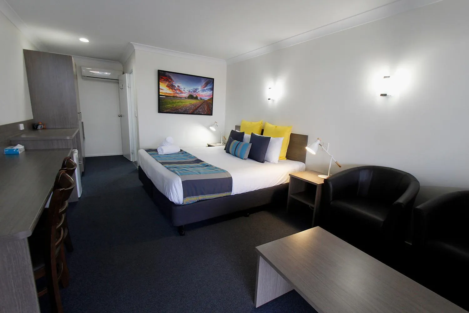 Photo of the whole room, Bed in Sugar Country Motor Inn