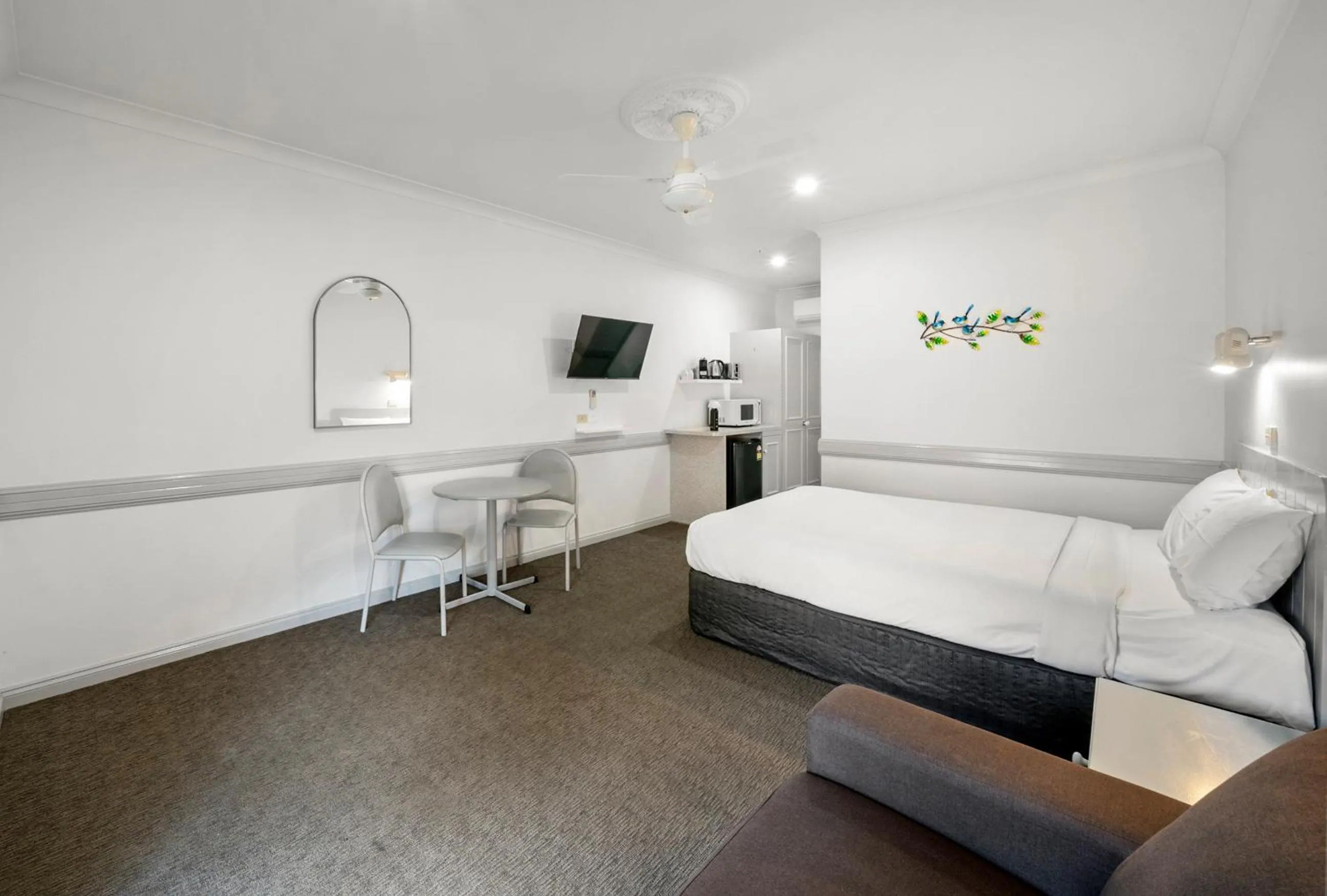 Bedroom, Bed in Centre Town Motel