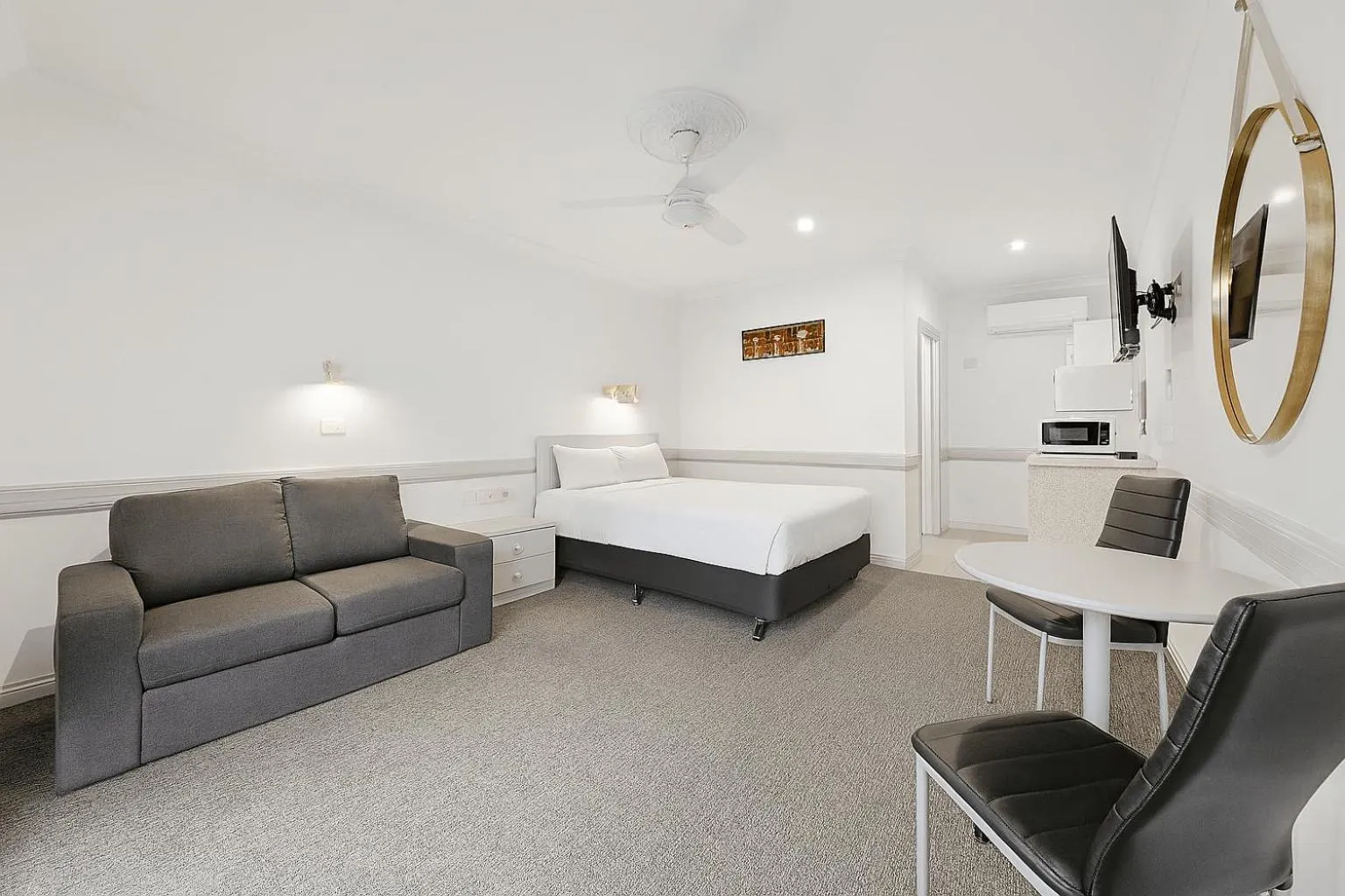 Bed in Centre Town Motel