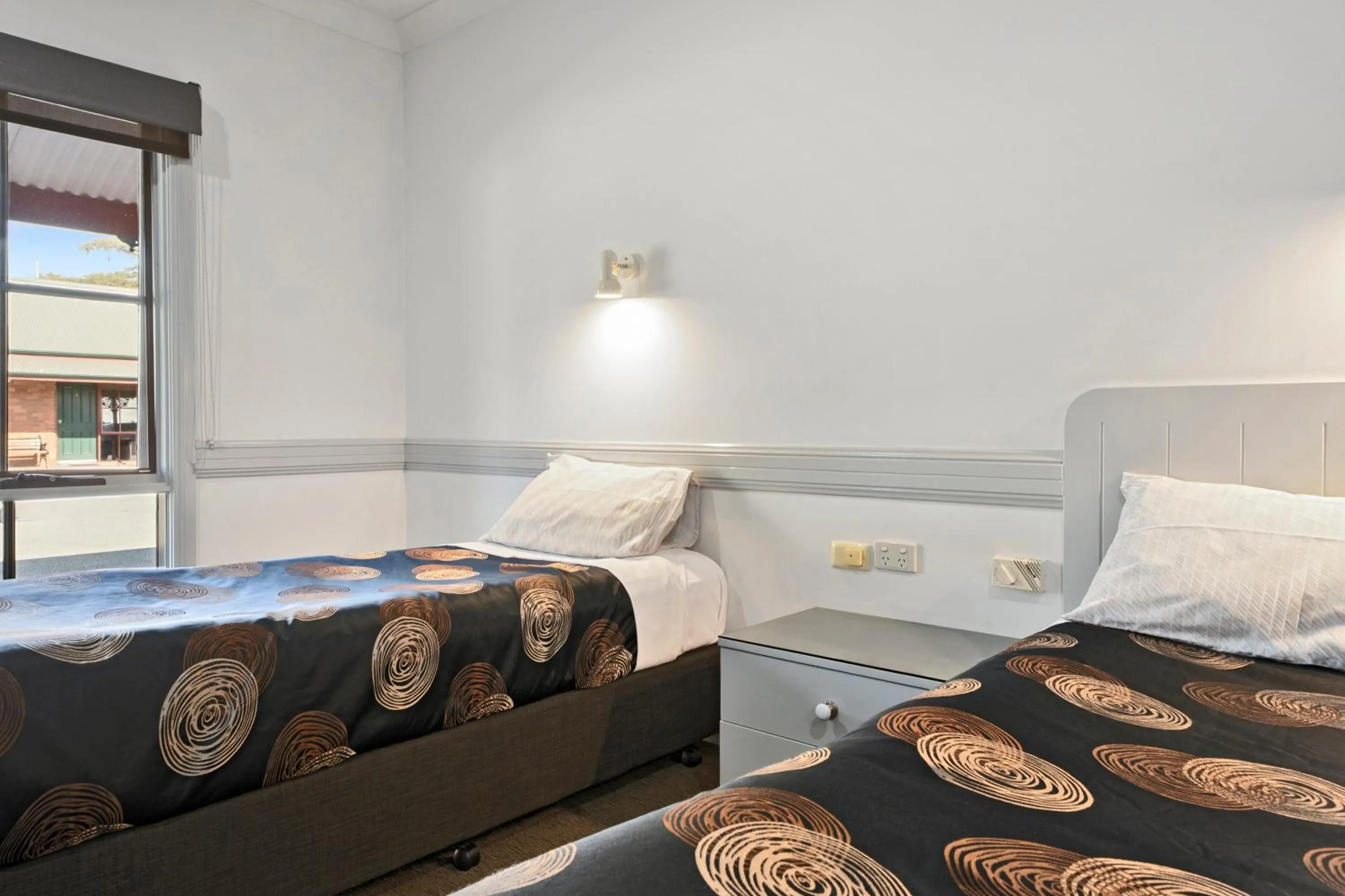 Bedroom, Bed in Centre Town Motel