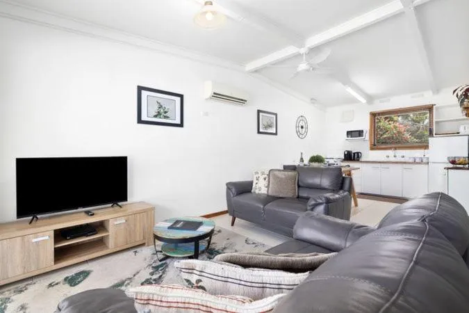 Property building in Halls Haven Holiday Units