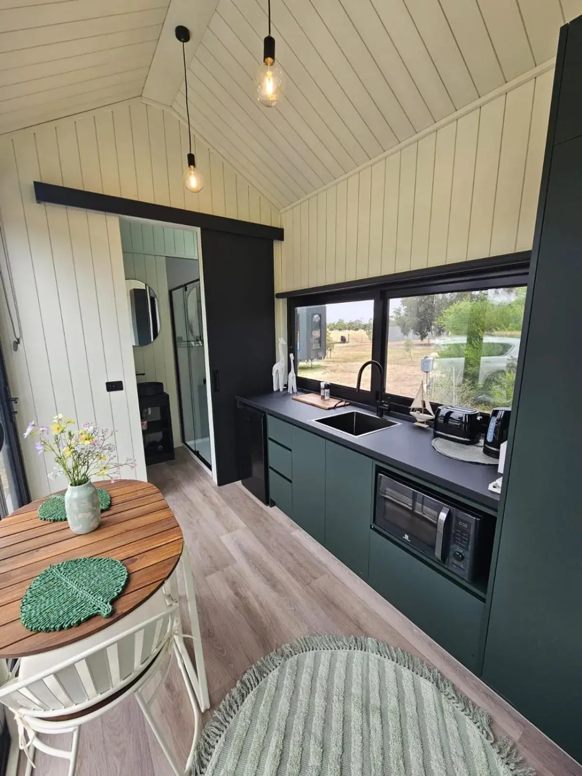 Superior Queen Room in Halls Haven Holiday Units Superior Queen Room in Halls Haven Holiday Units