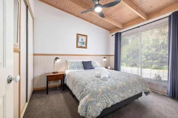 Property building, Bed in Halls Haven Holiday Units