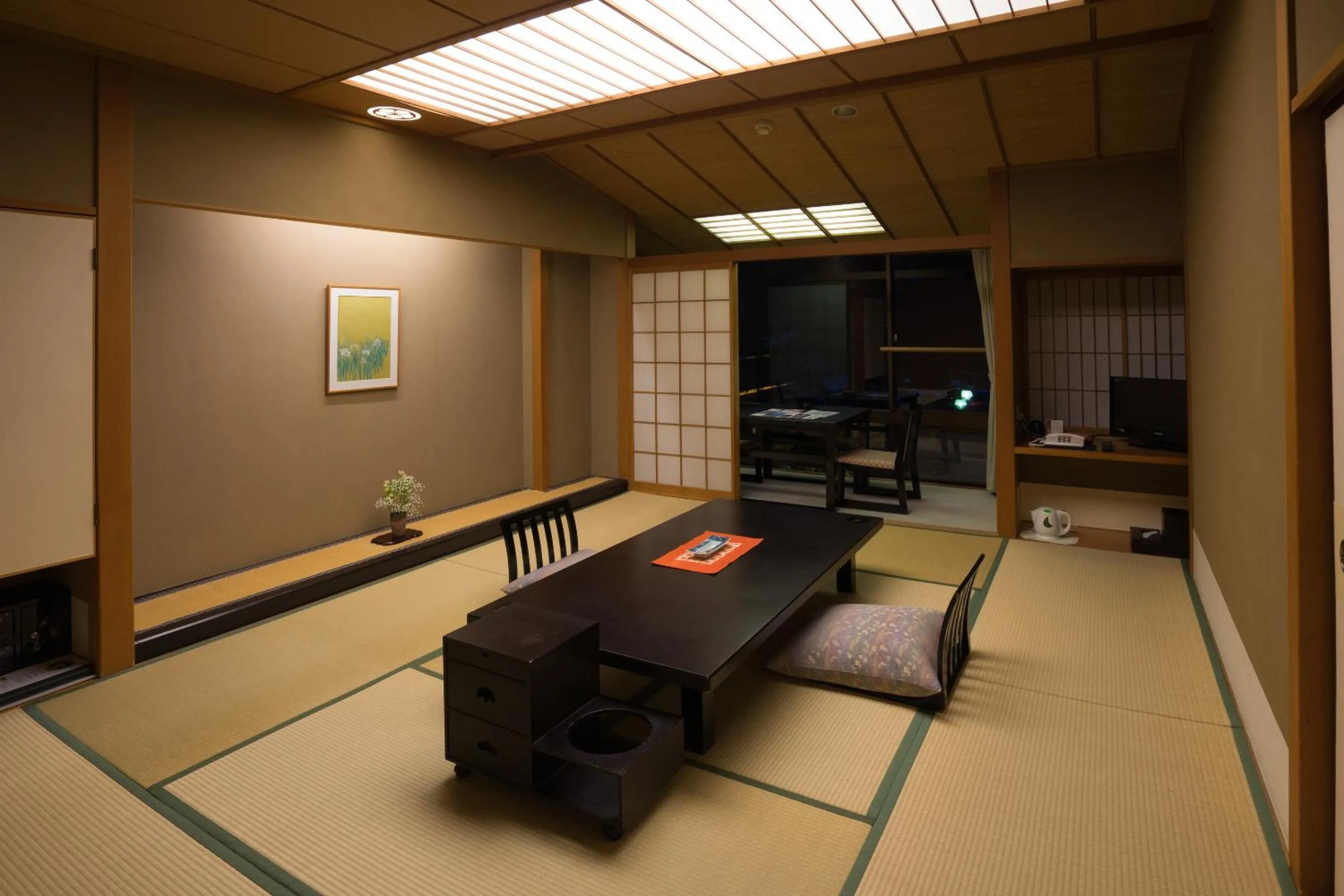 Photo of the whole room in Shikitei Morioka TsunagiOnsen