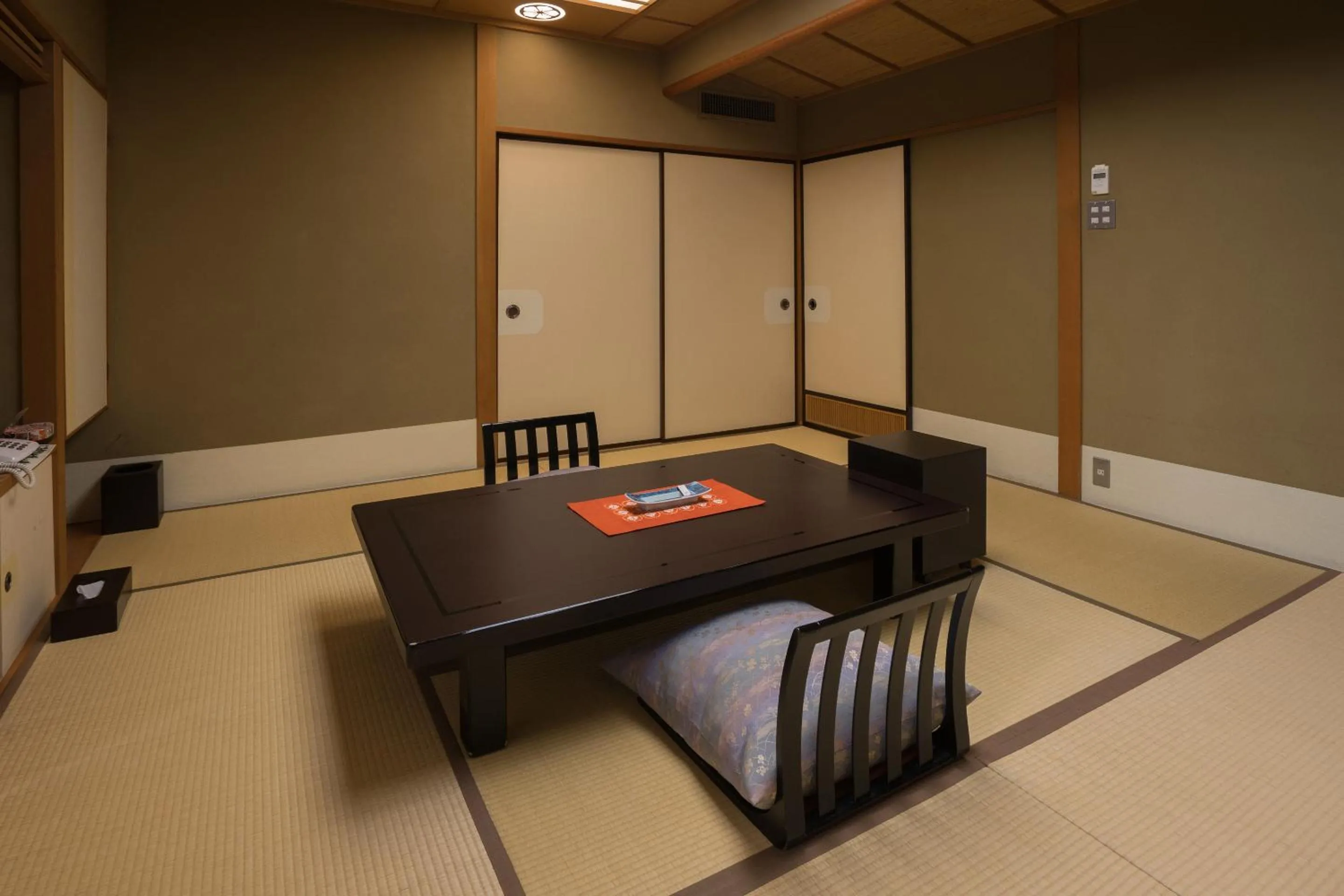Photo of the whole room in Shikitei Morioka TsunagiOnsen