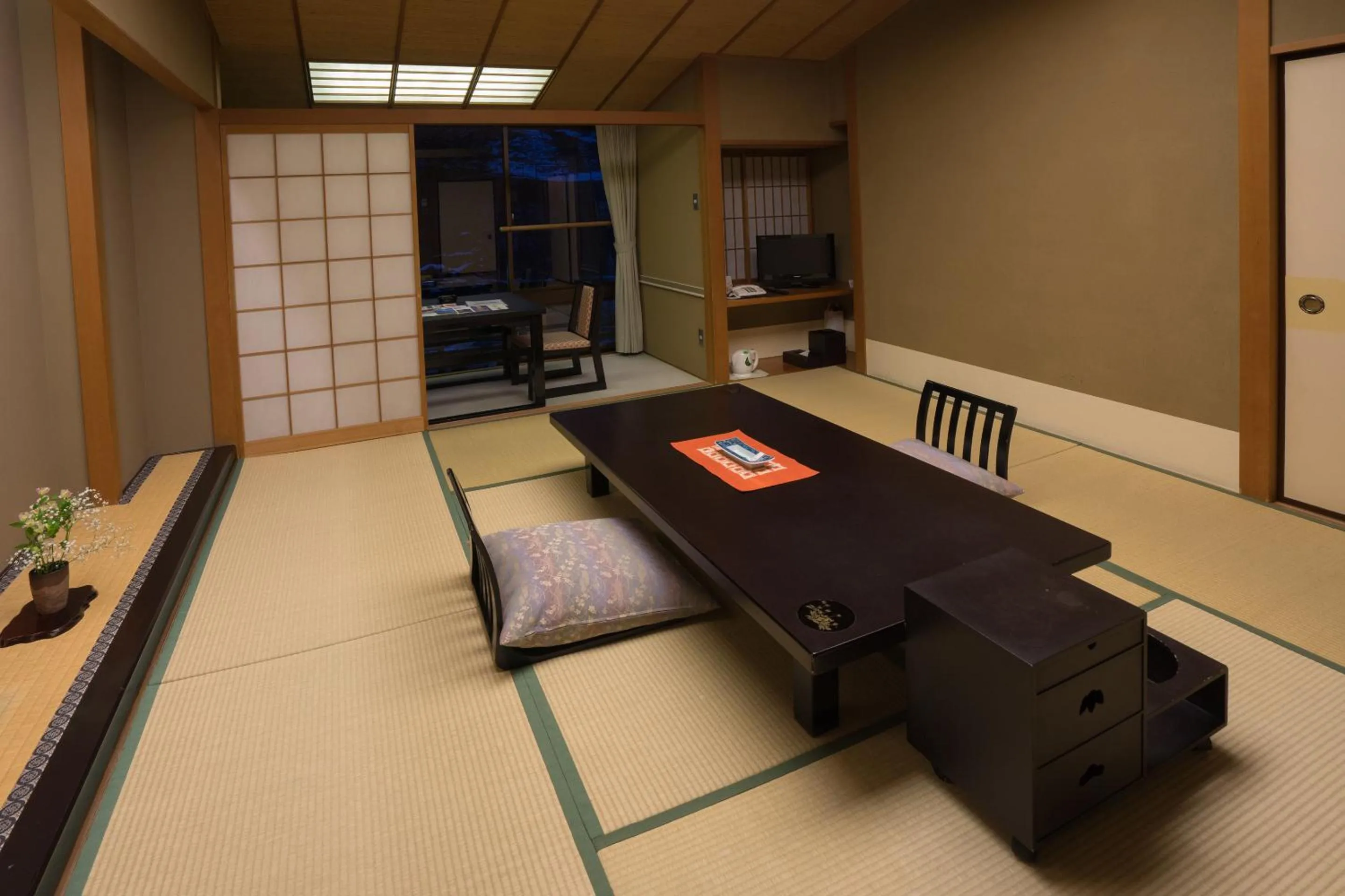 Photo of the whole room in Shikitei Morioka TsunagiOnsen