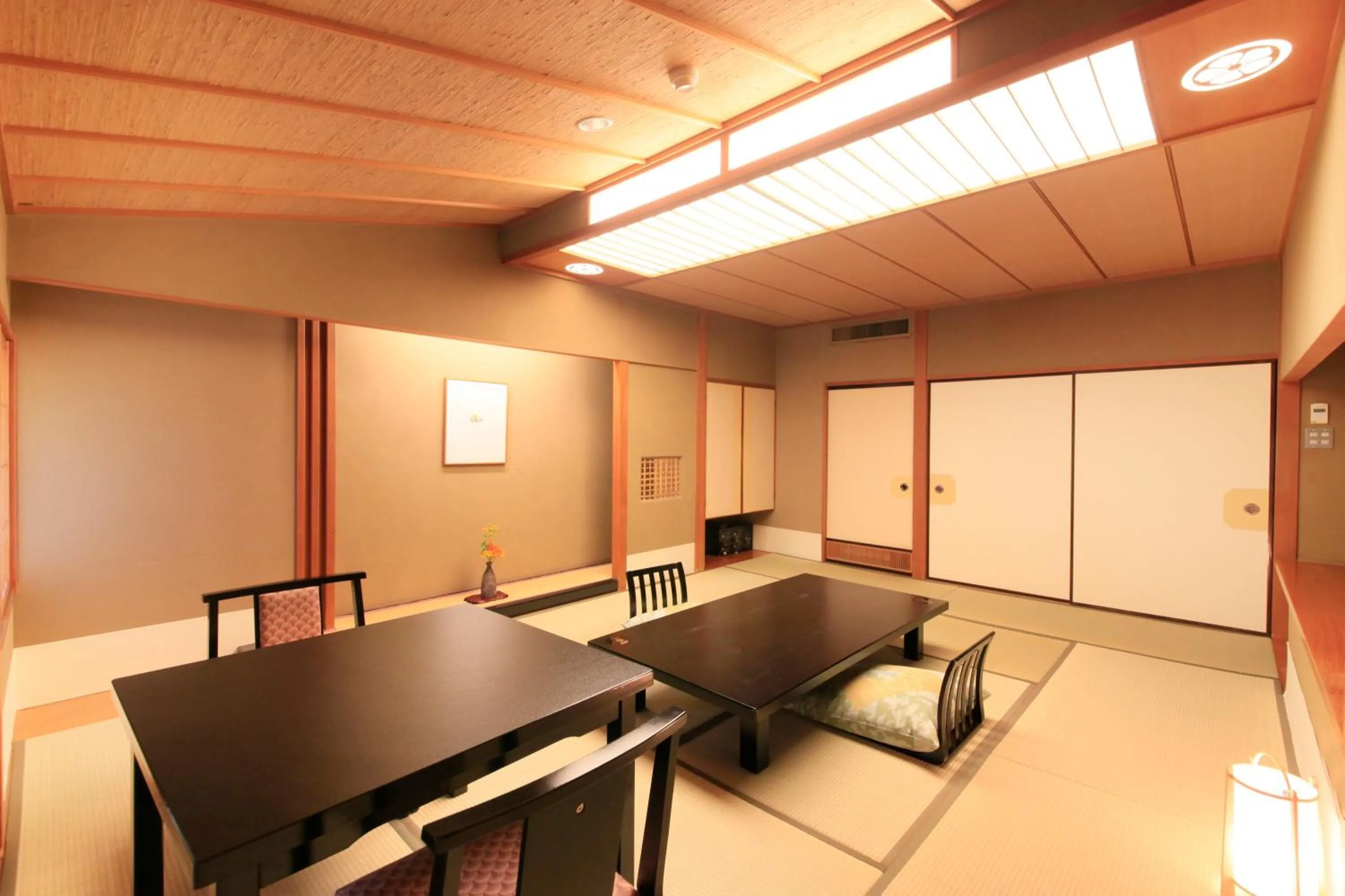 Photo of the whole room in Shikitei Morioka TsunagiOnsen