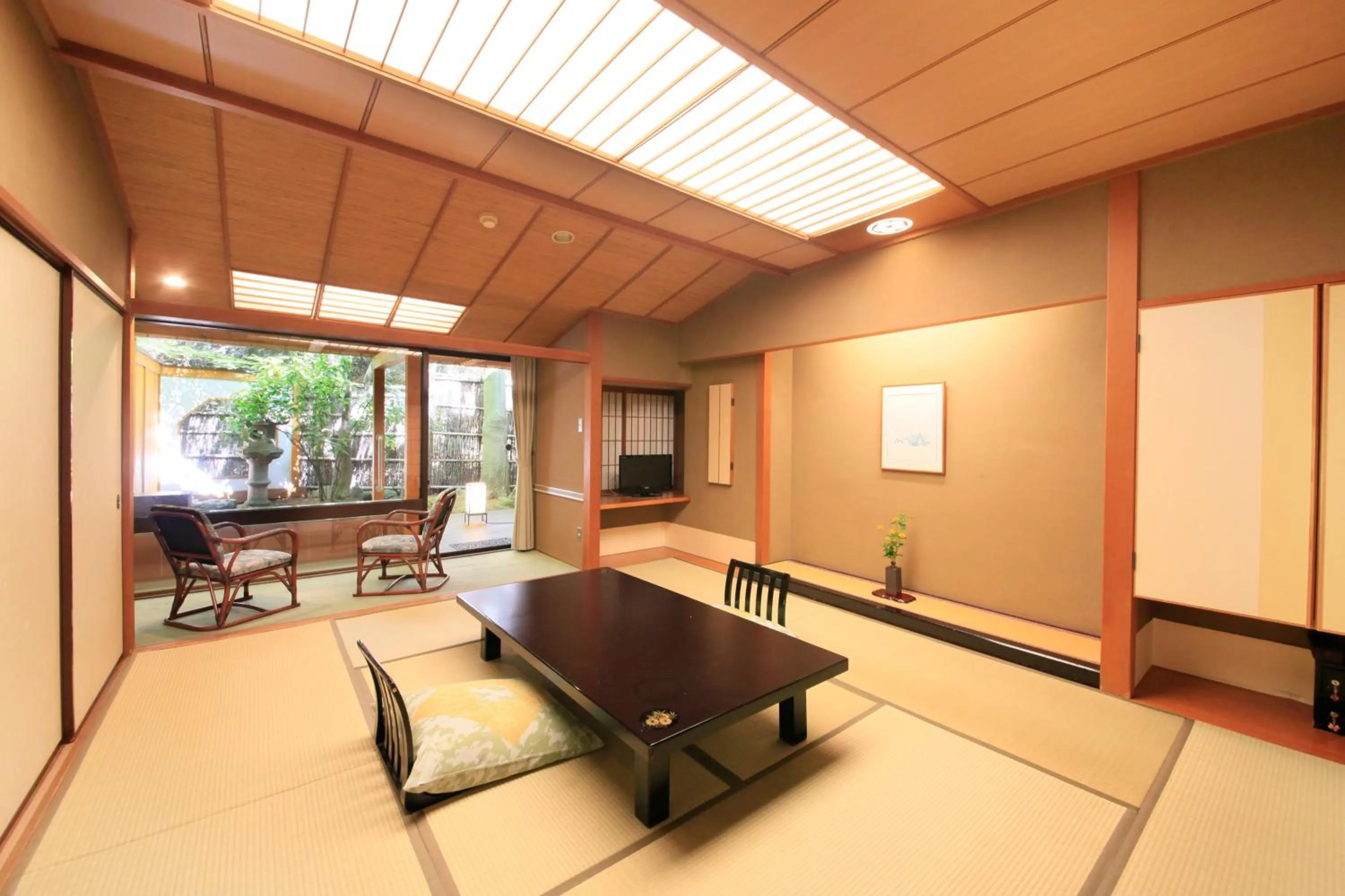 Photo of the whole room in Shikitei Morioka TsunagiOnsen
