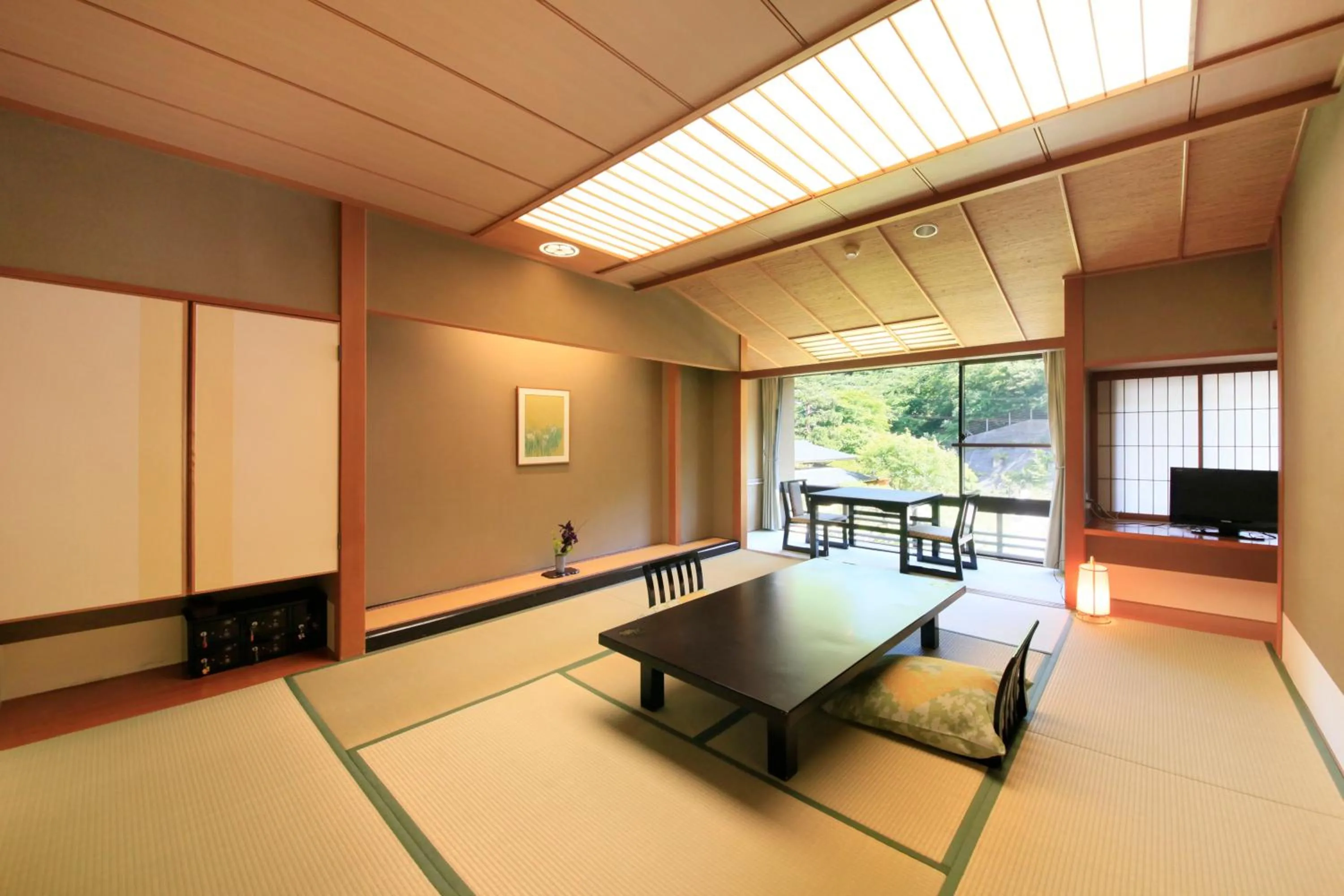 Photo of the whole room in Shikitei Morioka TsunagiOnsen