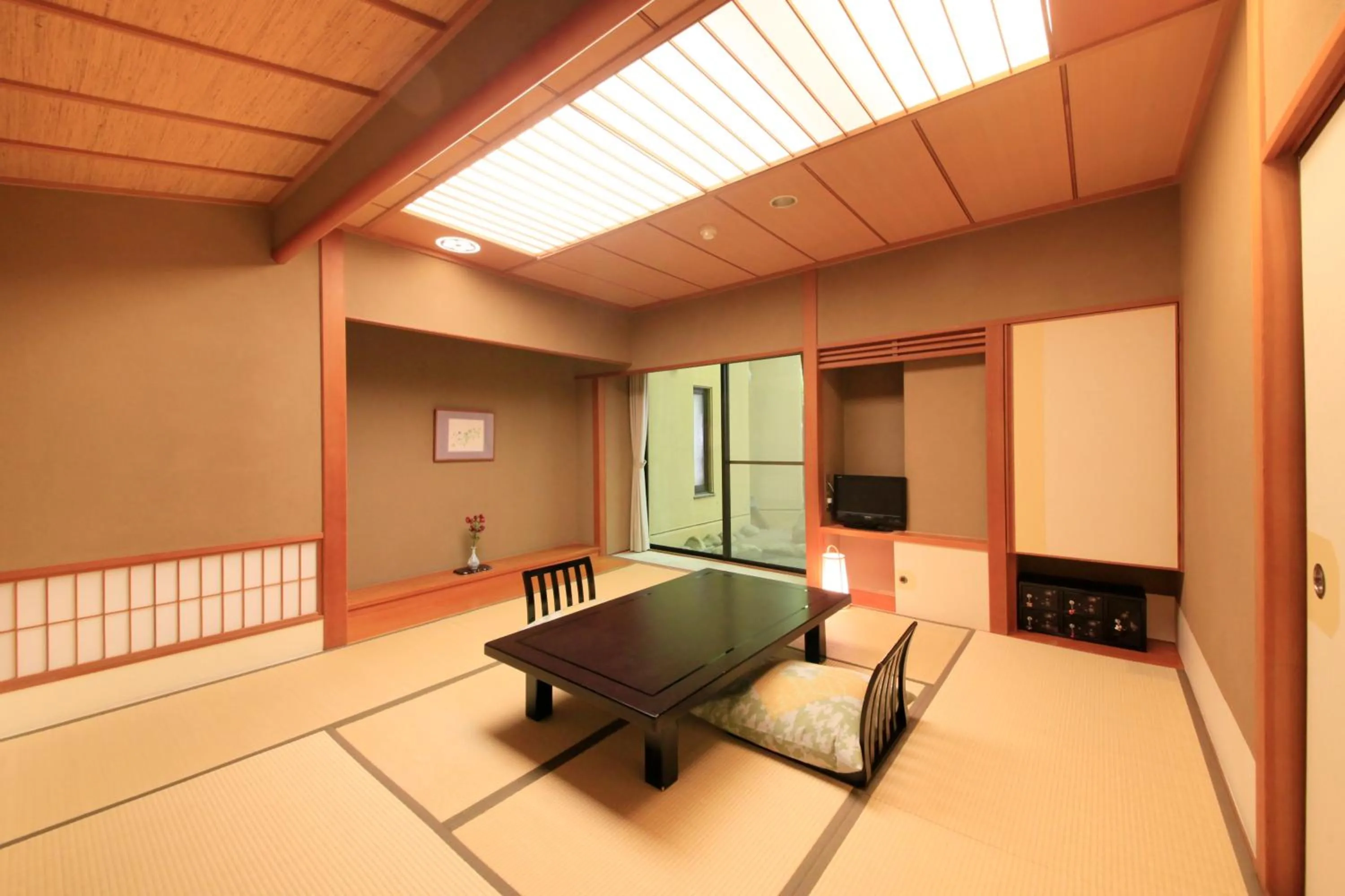 Photo of the whole room in Shikitei Morioka TsunagiOnsen
