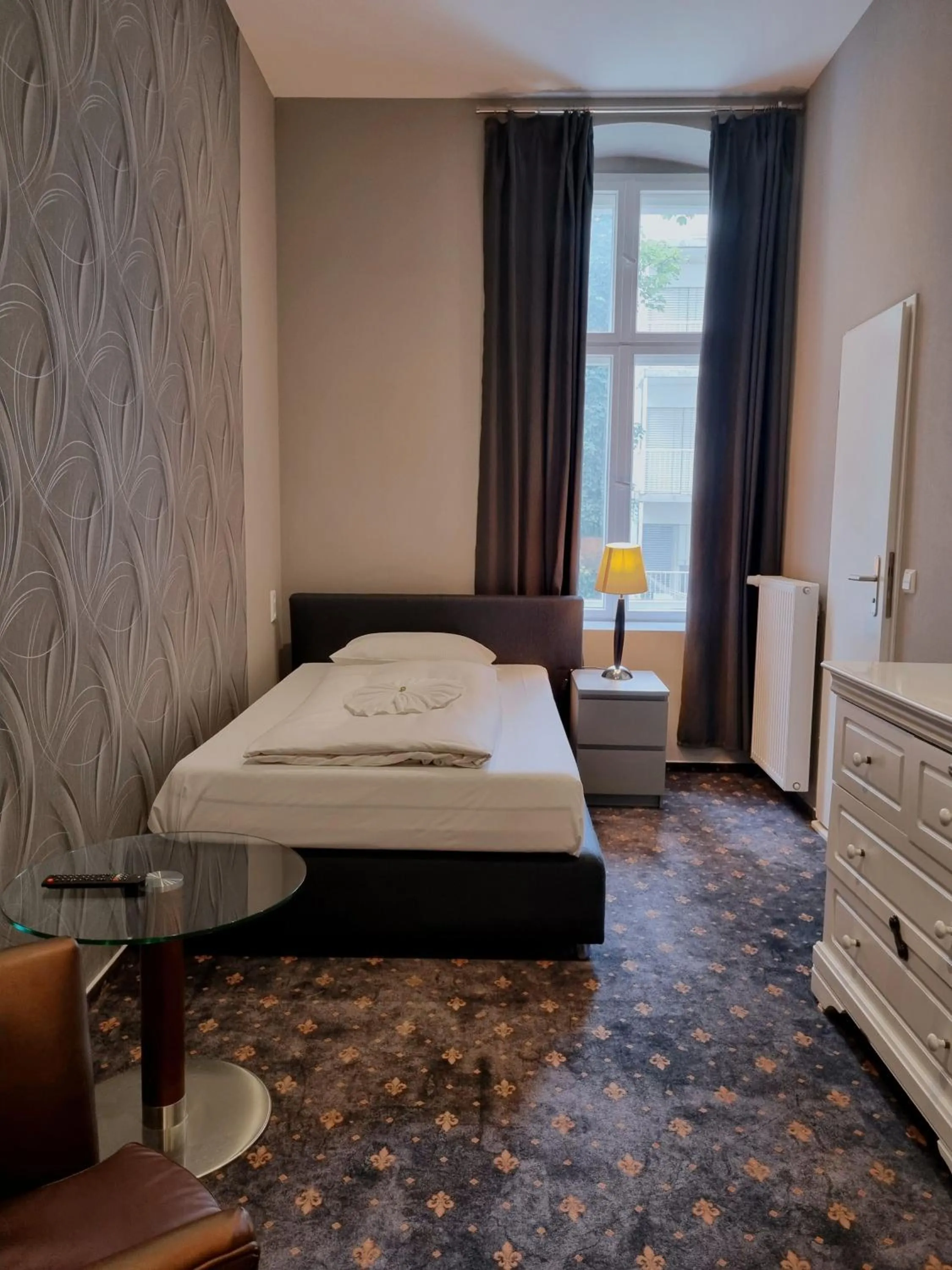 Bedroom, Bed in Hotel Gasteiner Hof