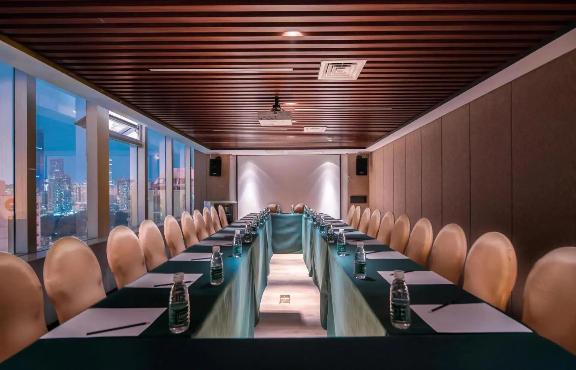 Meeting/conference room in True Go S Hotel - Shenzhen Convention and Exhibition Center Union Square Branch