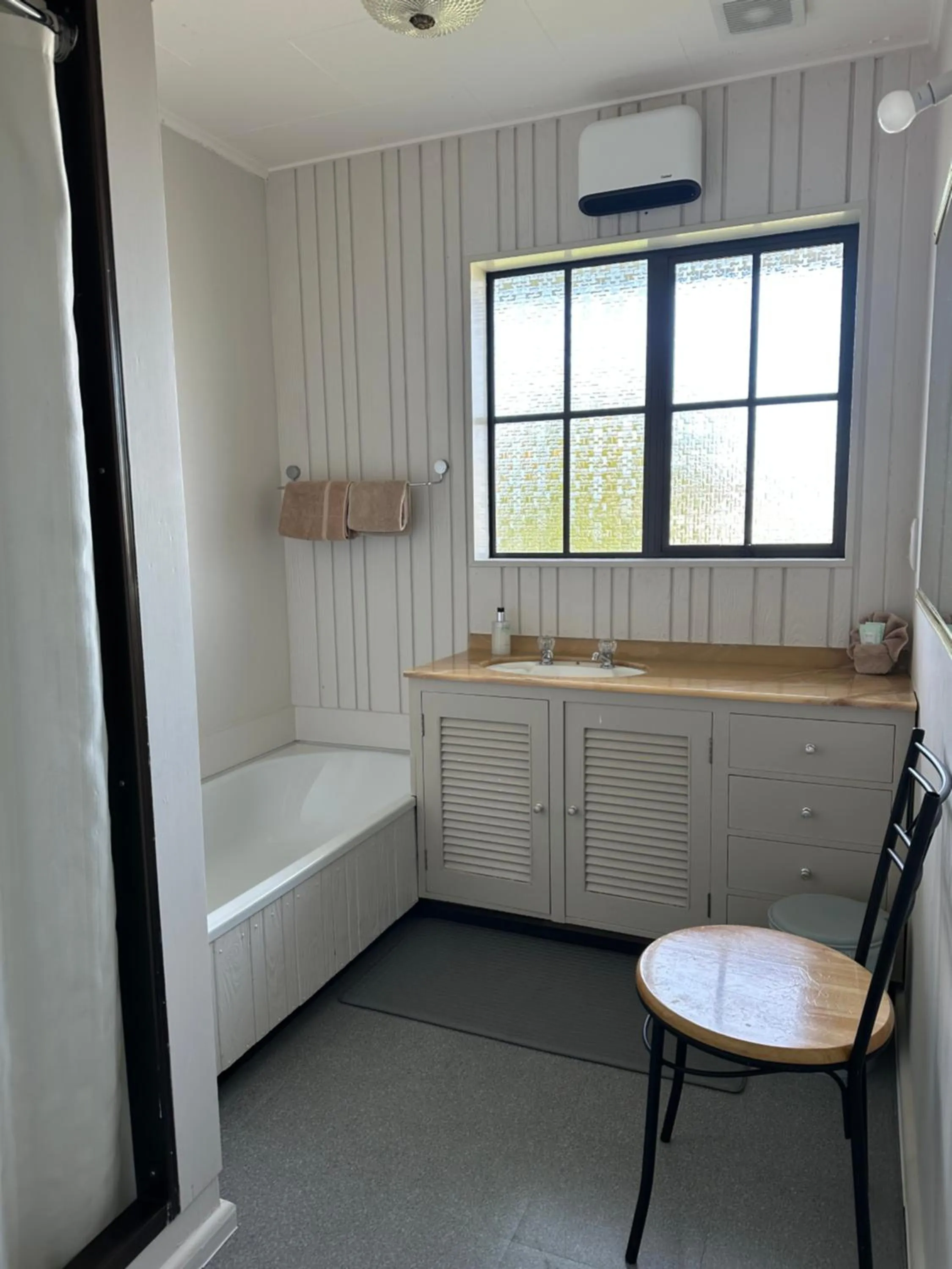 Bathroom in Cherylea Motel