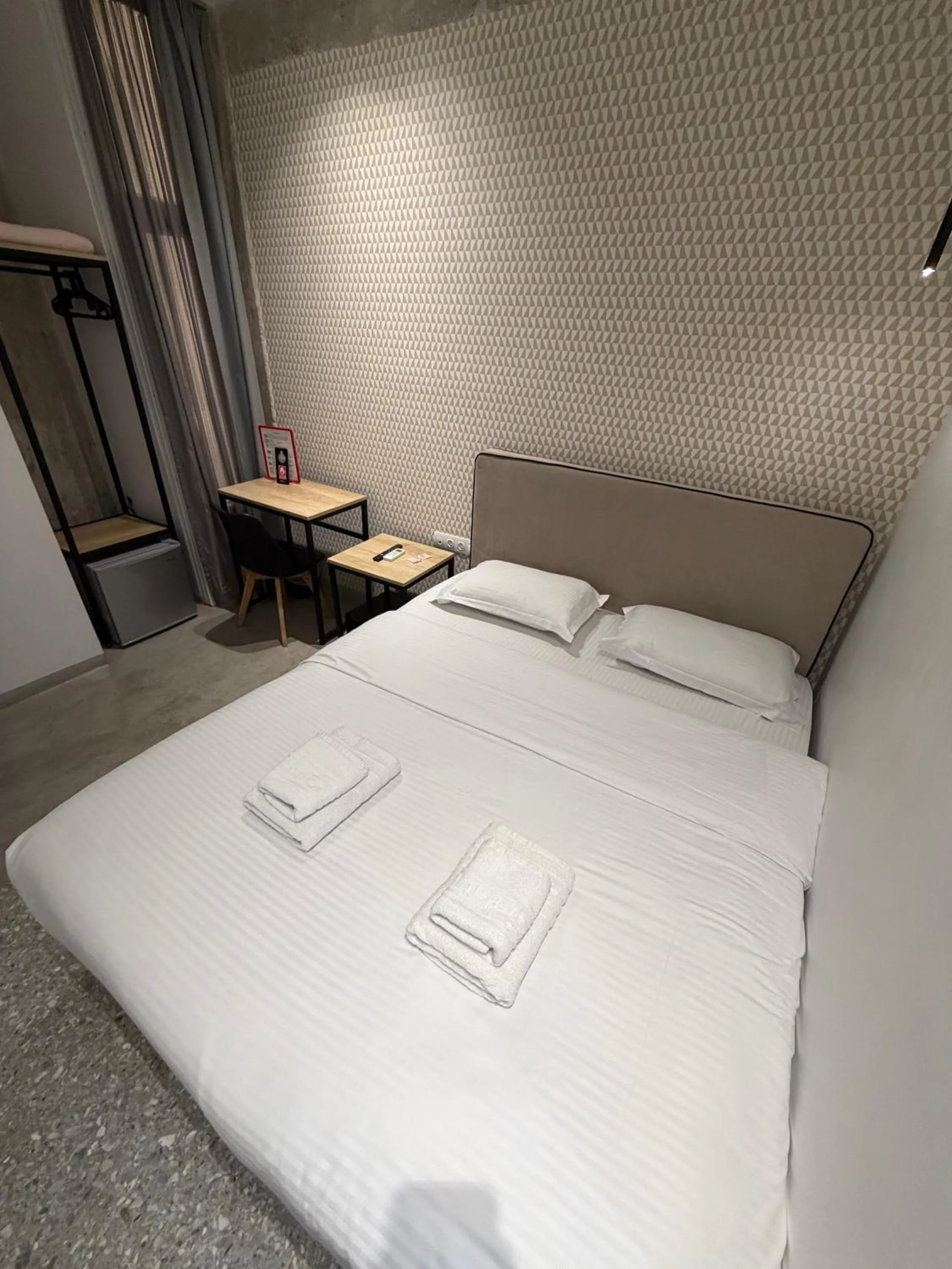 Photo of the whole room, Bed in athensdot