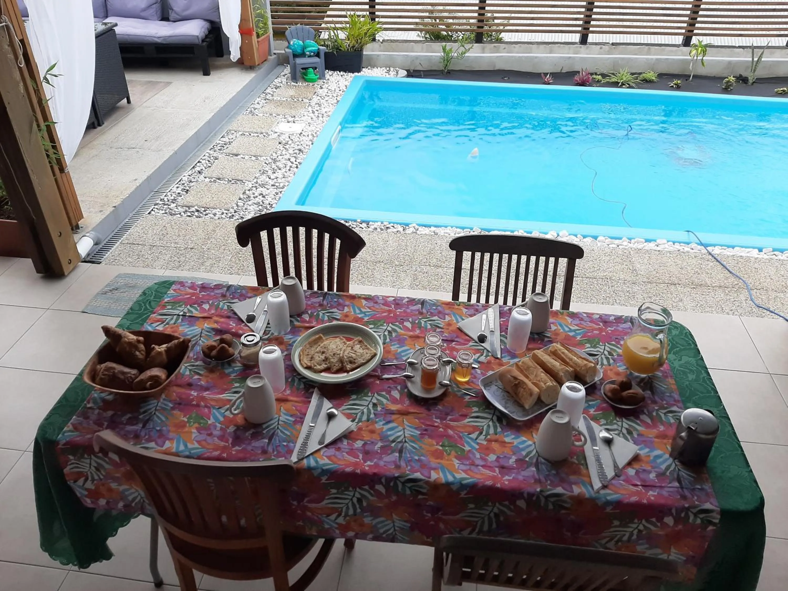 Swimming pool in La kazanou