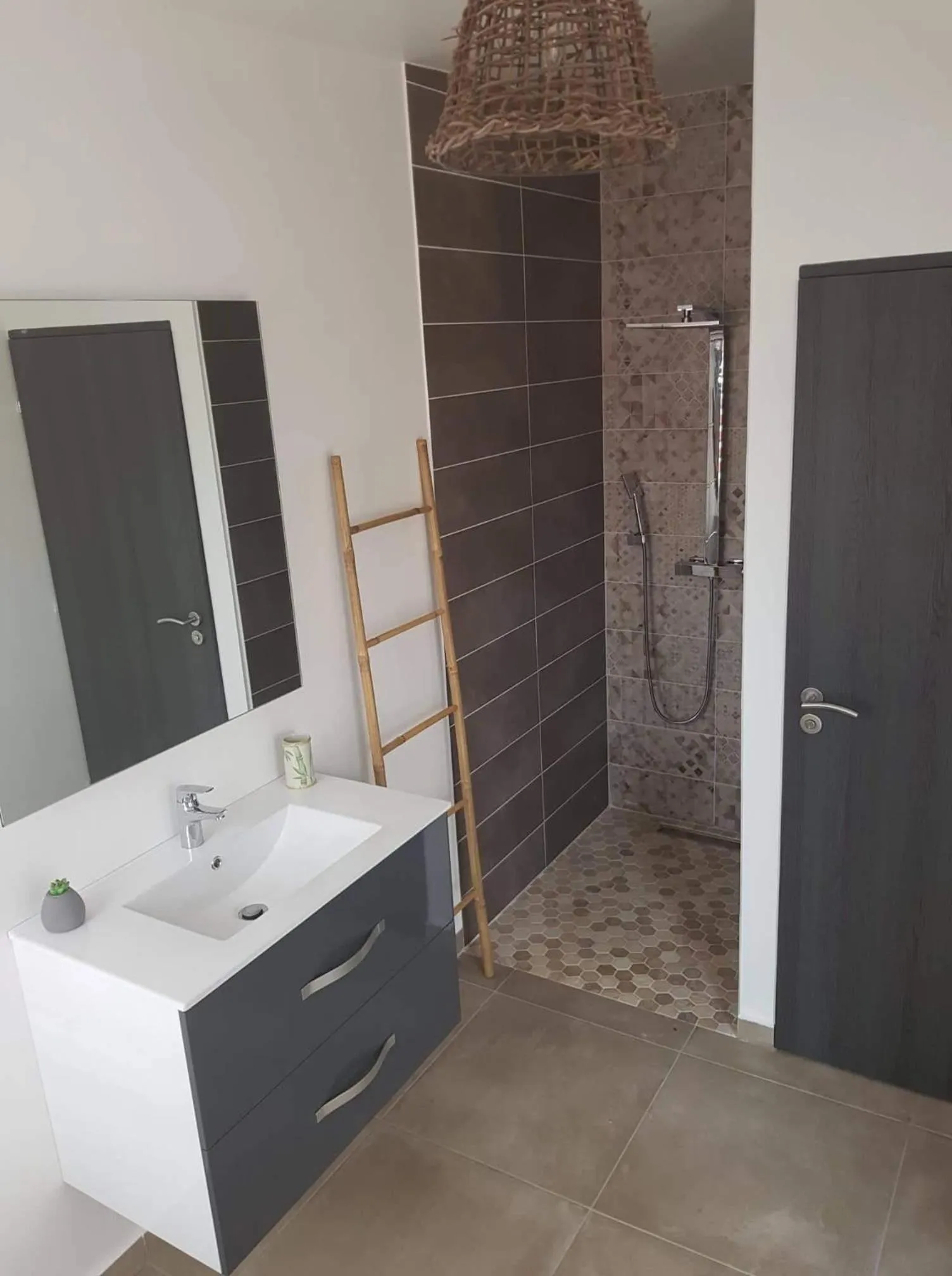 Shower in La kazanou