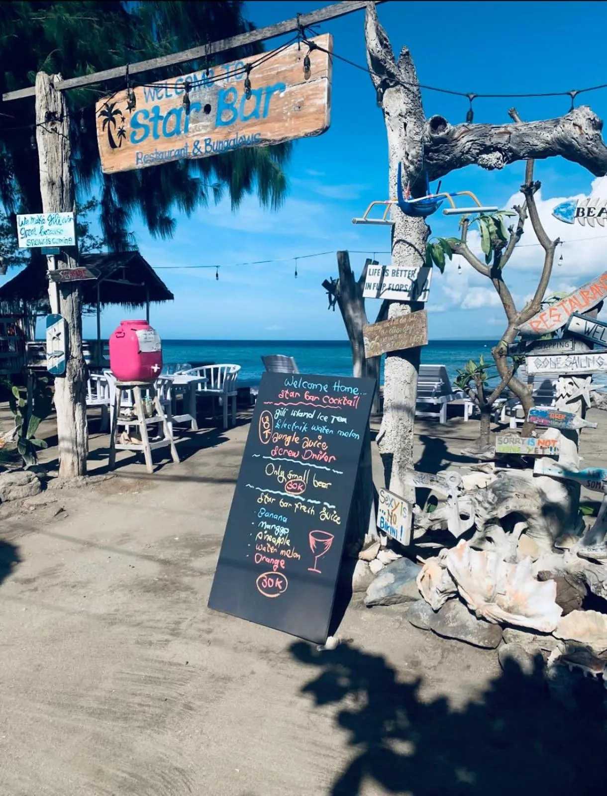 Star Bar and Bungalows