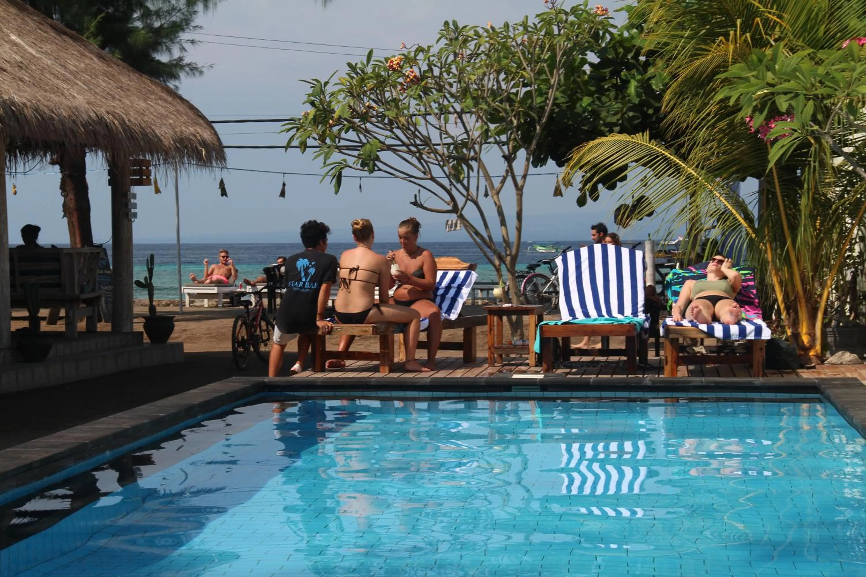 Star Bar and Bungalows