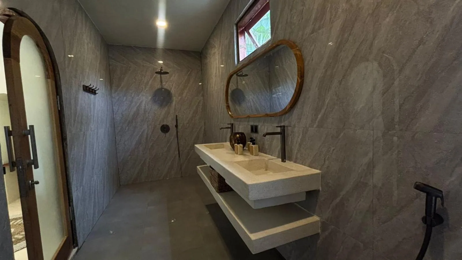 Star Bar and Bungalows