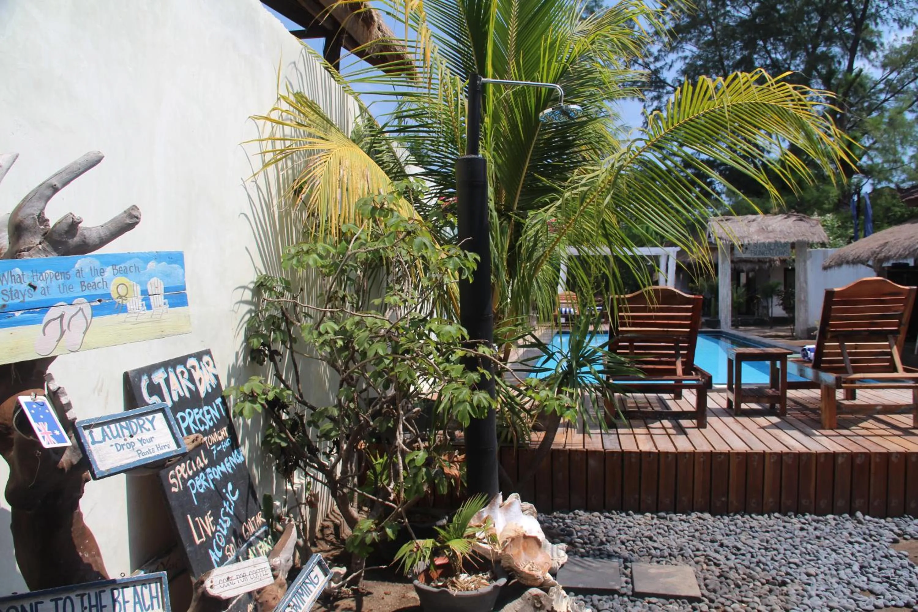 Star Bar and Bungalows