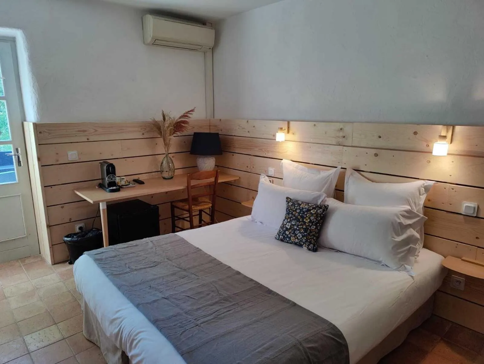 Bedroom, Bed in Le Mas des Laurels