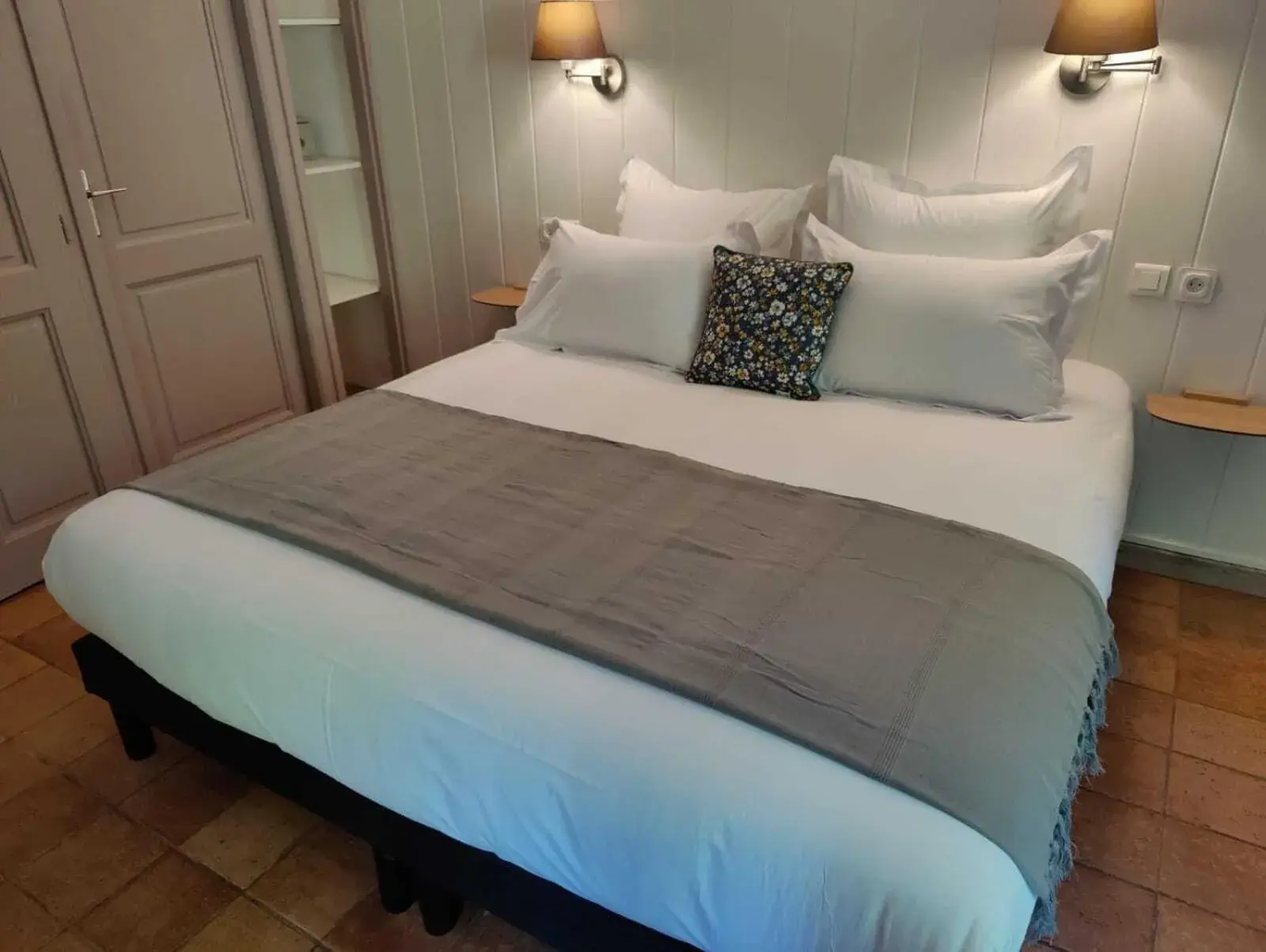 Deluxe Double Room in Le Mas des Laurels Deluxe Double Room in Le Mas des Laurels