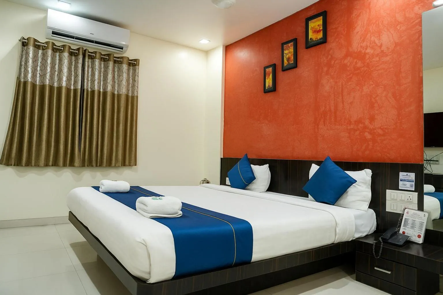 Bed in Hotel Avon International