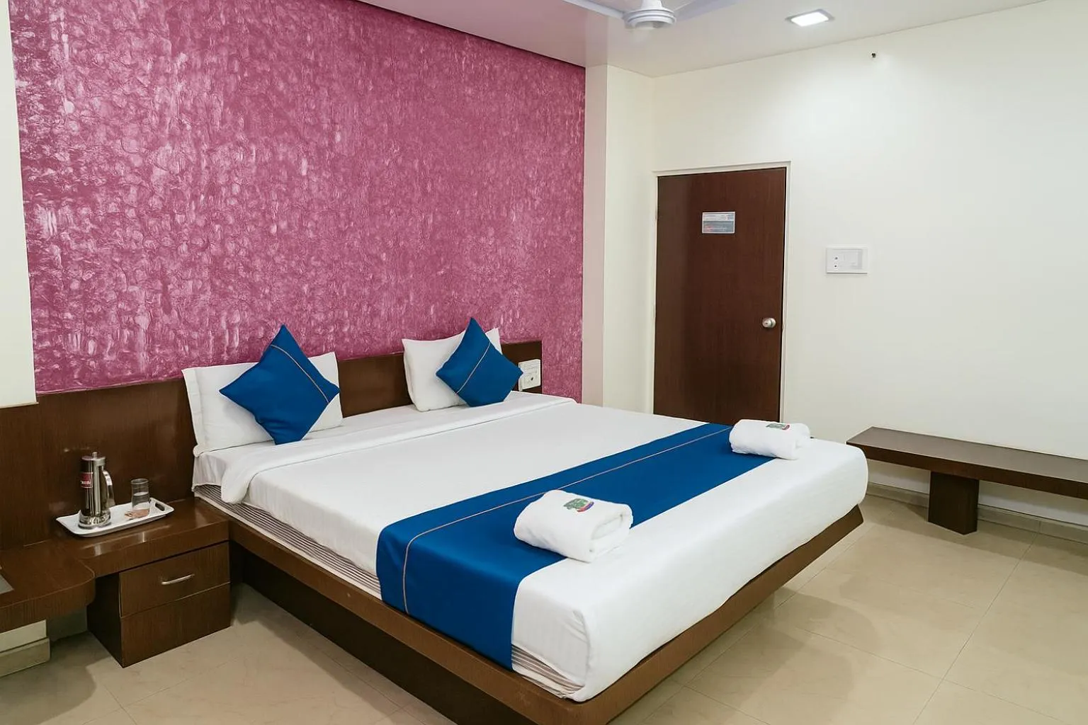 Bed in Hotel Avon International