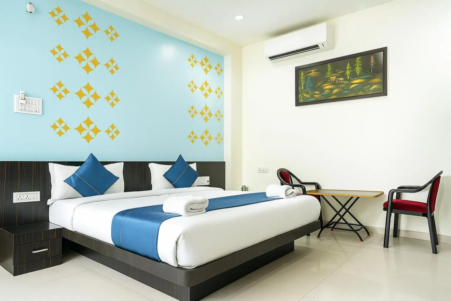 Bed in Hotel Avon International