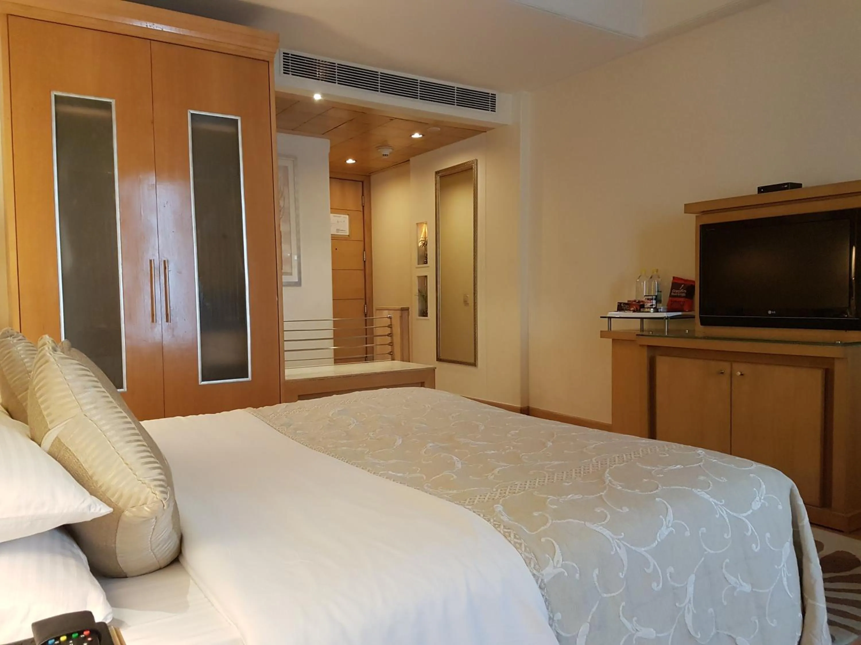 Bathroom, Bed in Park Plaza Gurgaon
