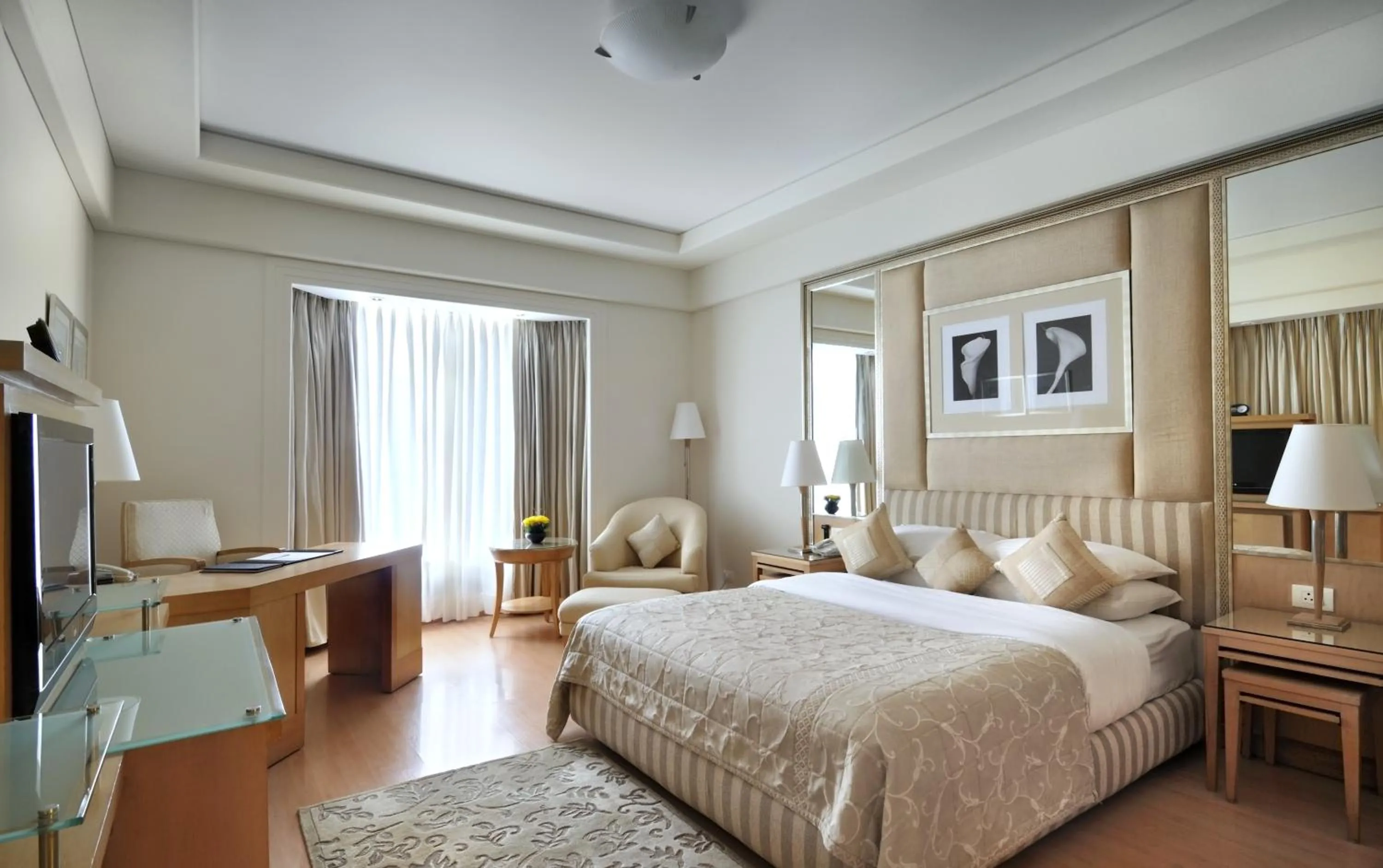 View (from property/room), Bed in Park Plaza Gurgaon